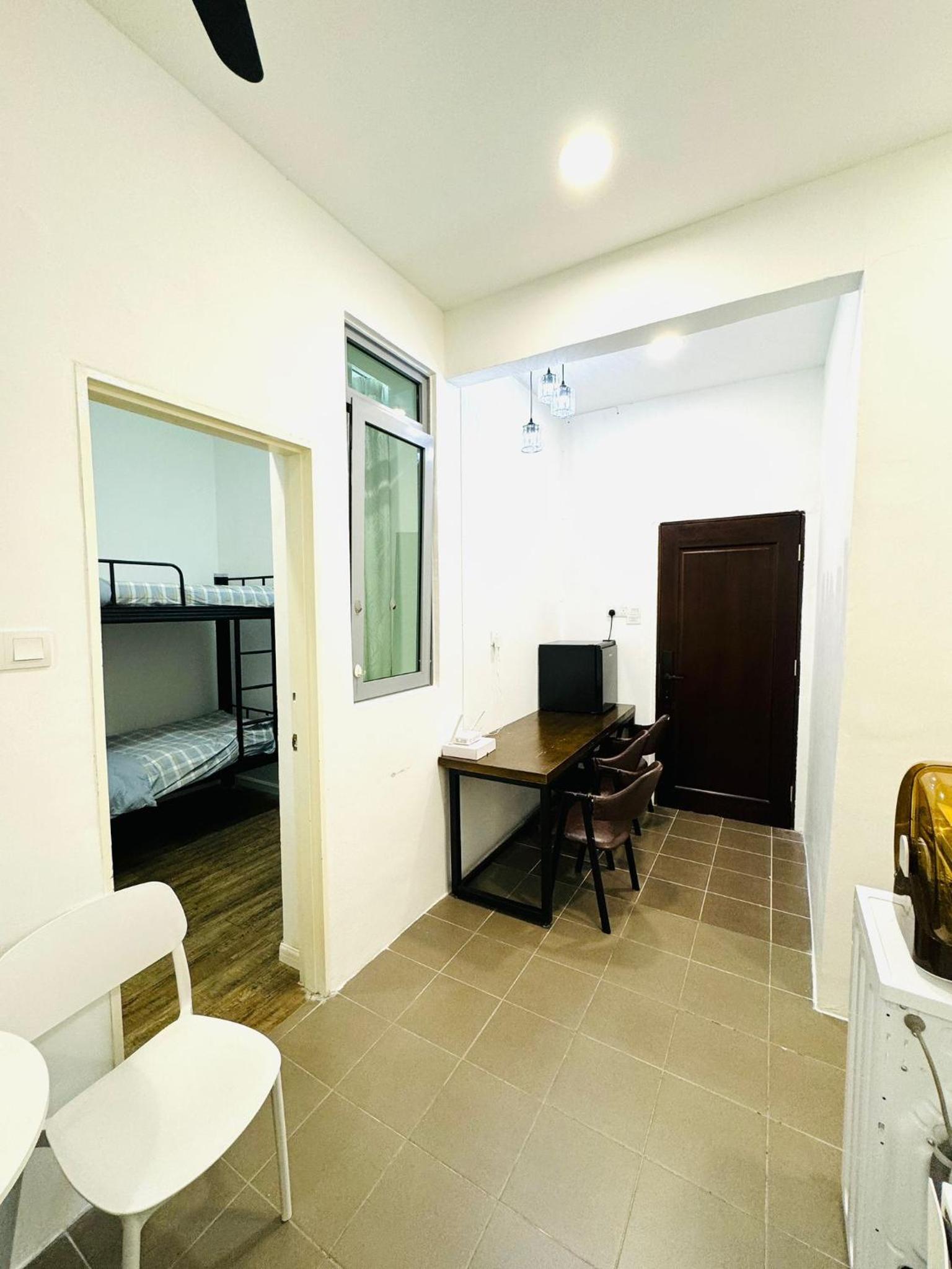 Cozy home in city center with free parking - 1A
