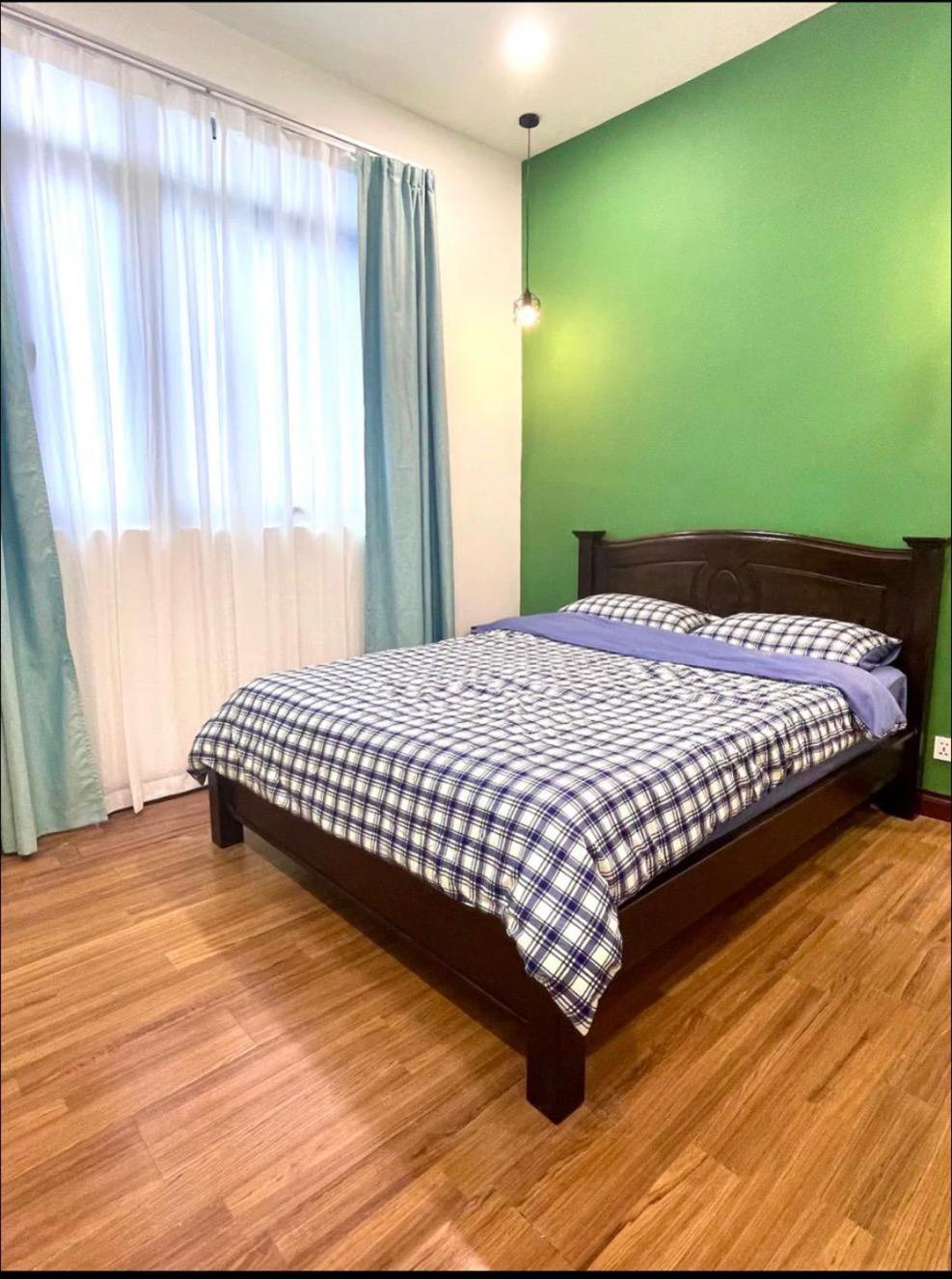 Cozy home in city center with free parking - 1A