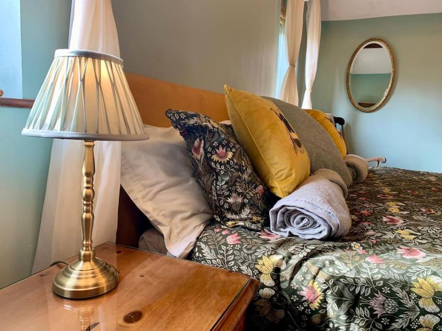 Bronte Stables - Cozy period house with parking and walled garden view 5