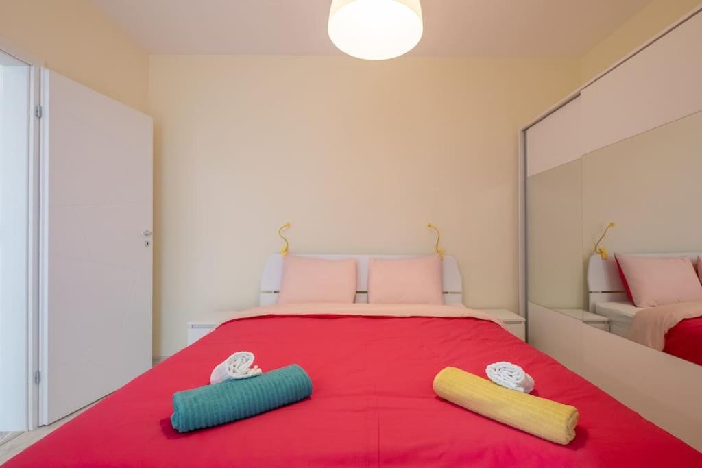 Bright & Chic Parkside Apartment