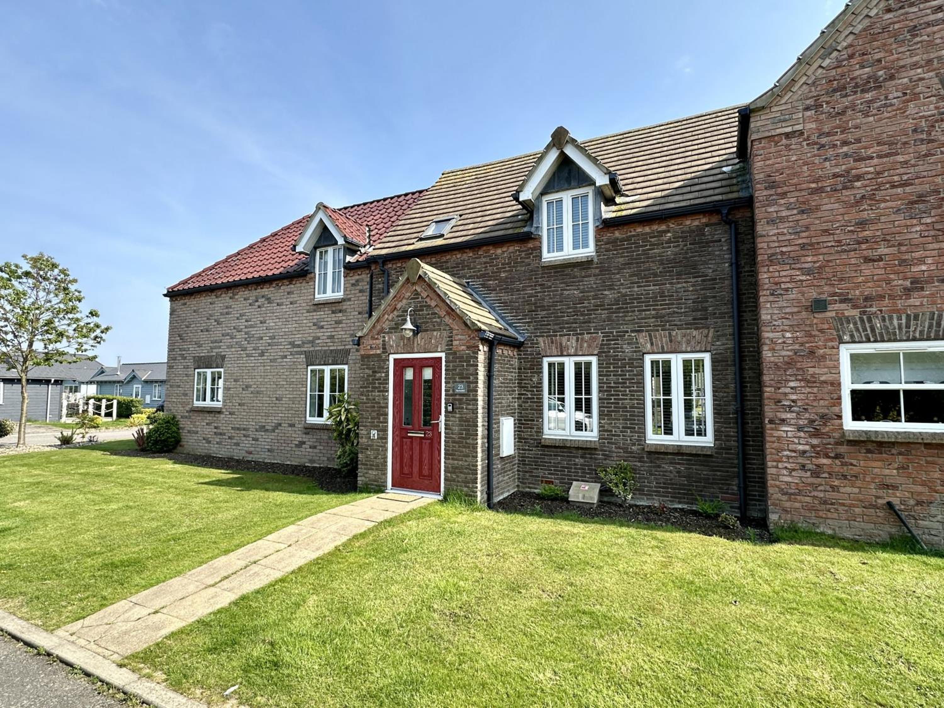 Nantucket Cottage - Part of the The Bay Filey Holiday Village with pool, gym and direct beach access, pub, restaurant, tennis and meadows walks