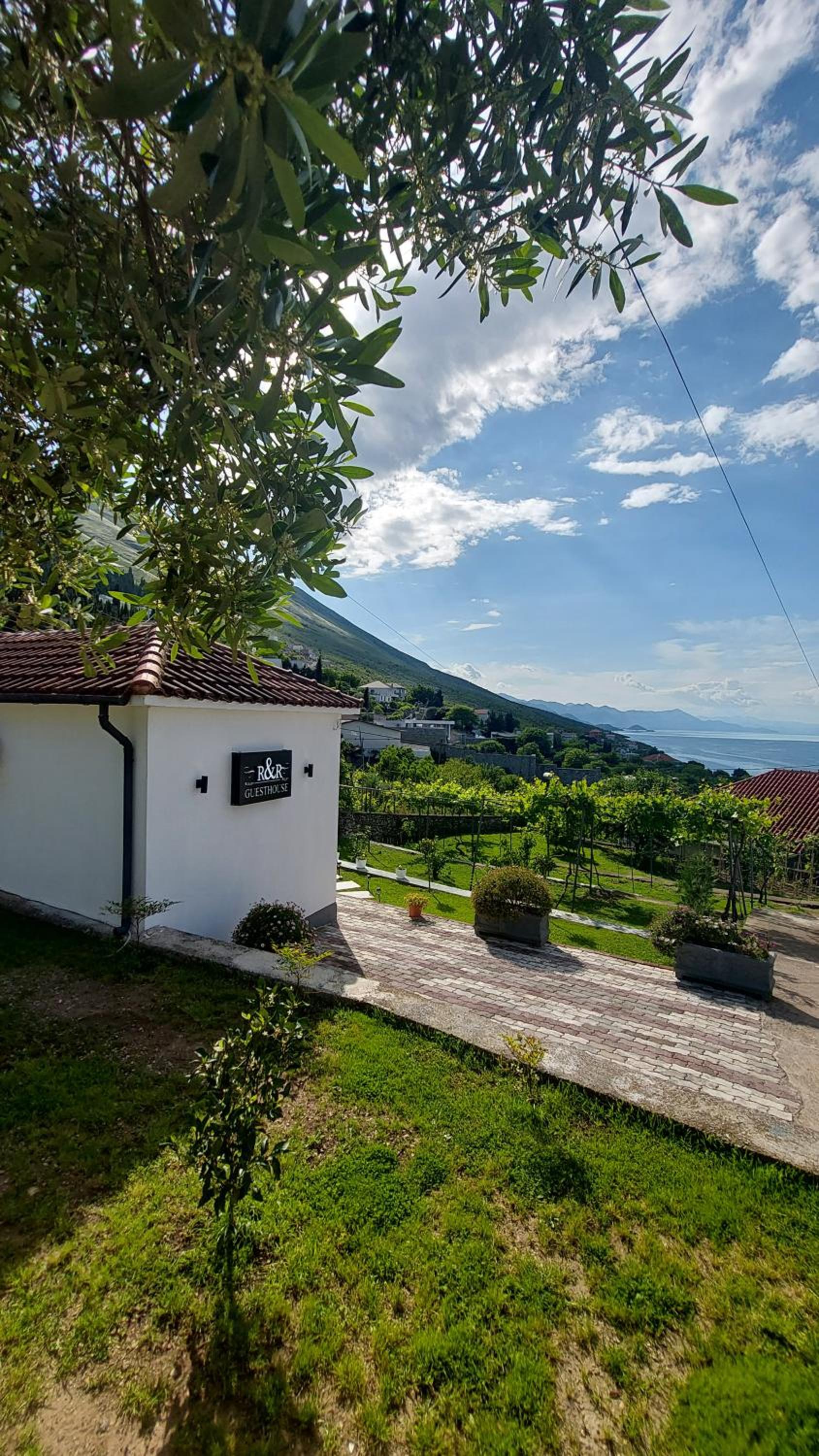 R&R Guest House