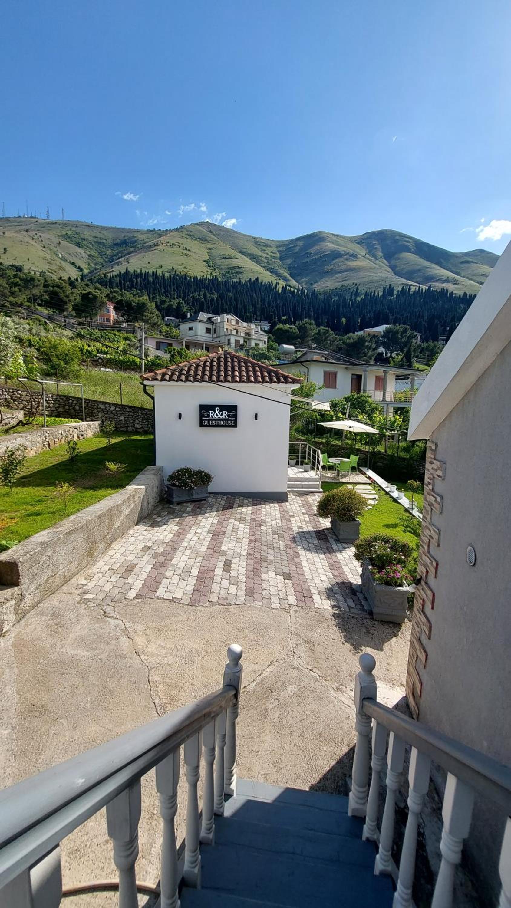 R&R Guest House
