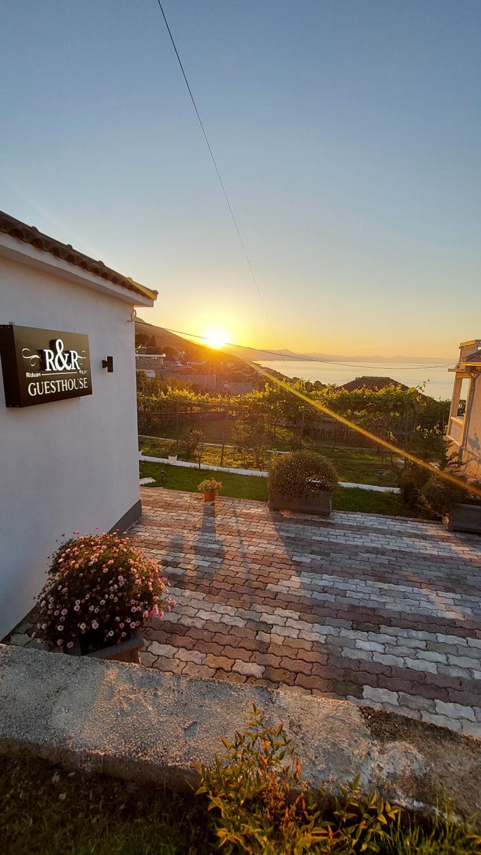 R&R Guest House