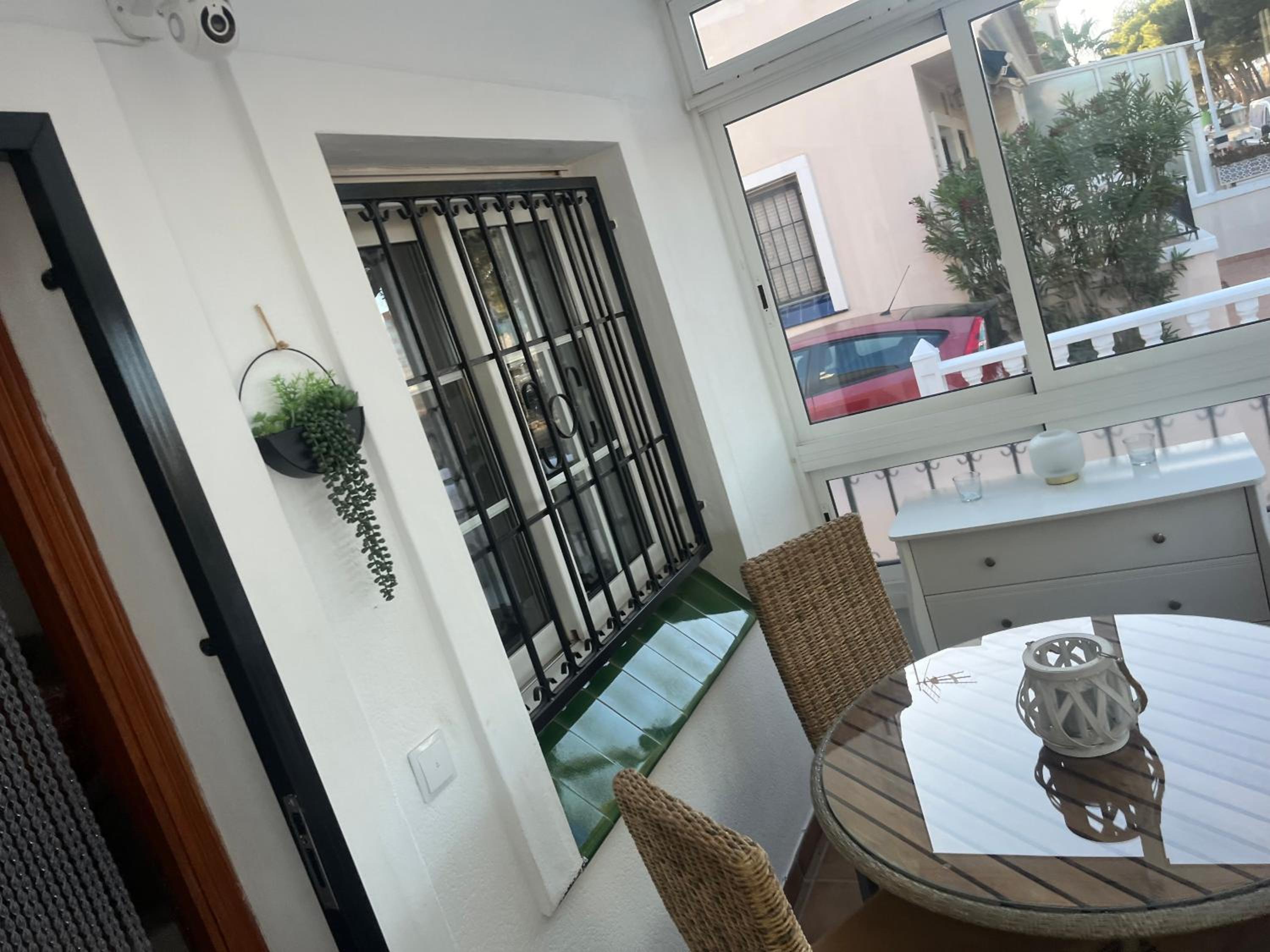 Stunning 3 bedroom Large House in Great Location view 5