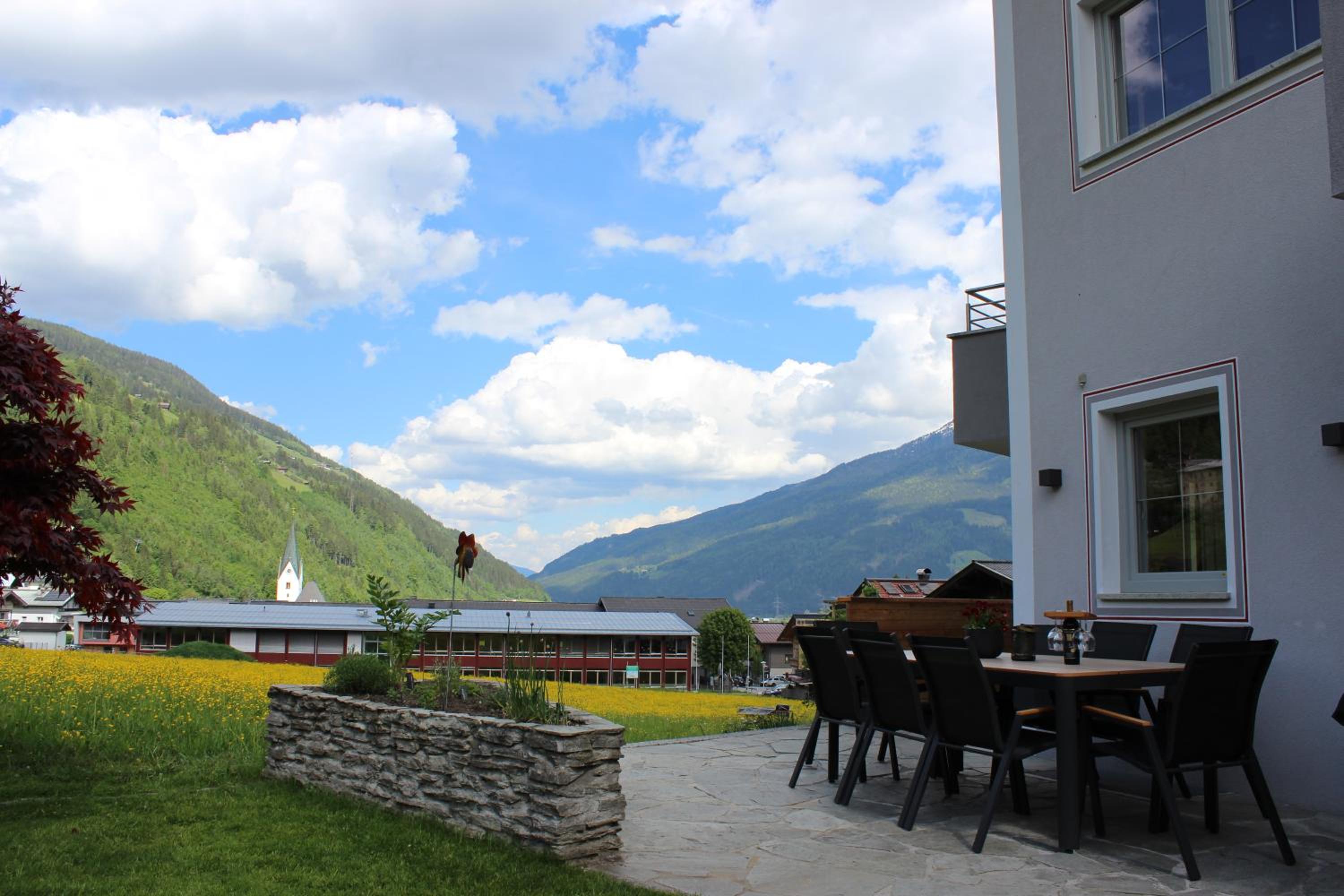 Ferienhaus Bergauf with Hot Tub