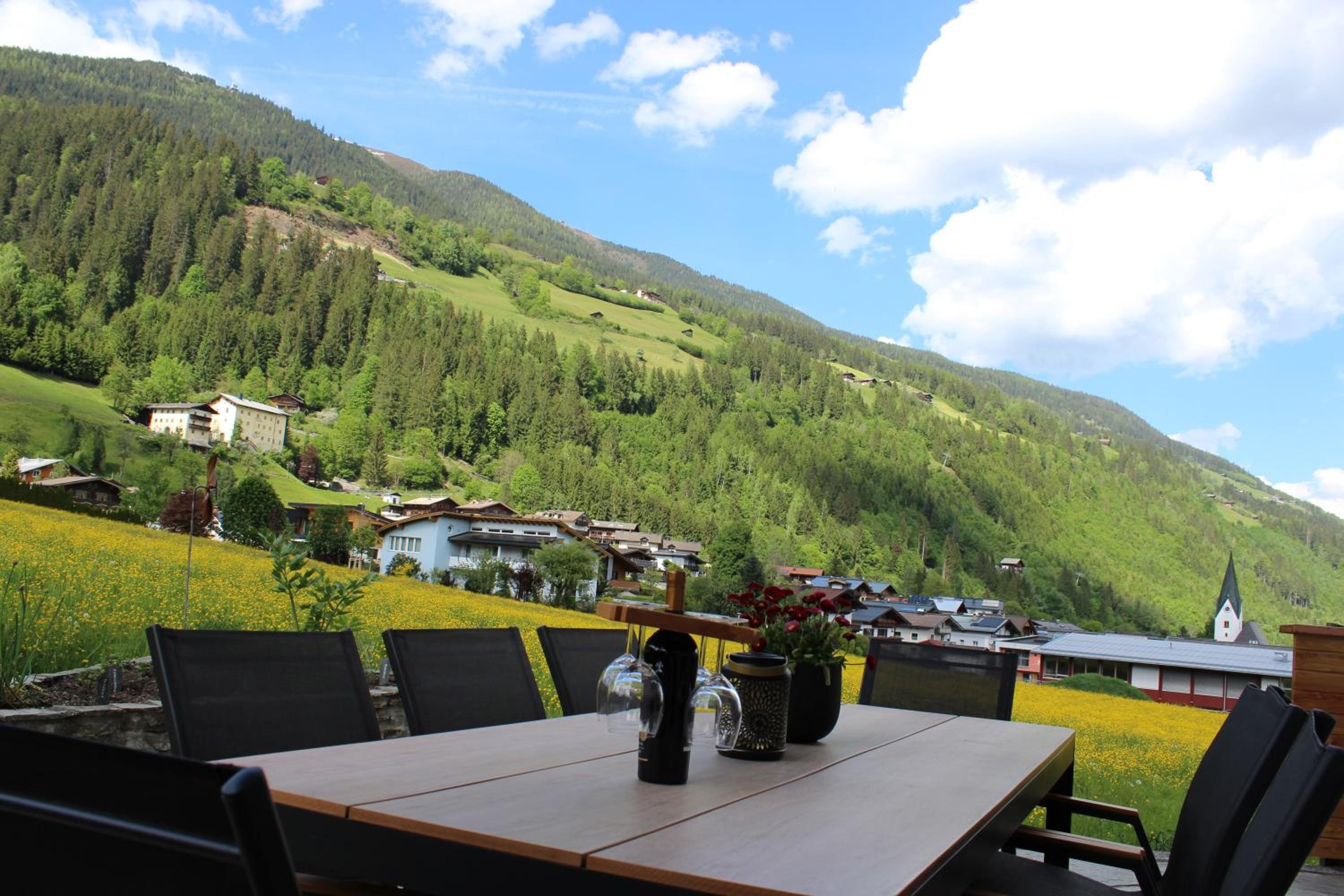 Ferienhaus Bergauf with Hot Tub