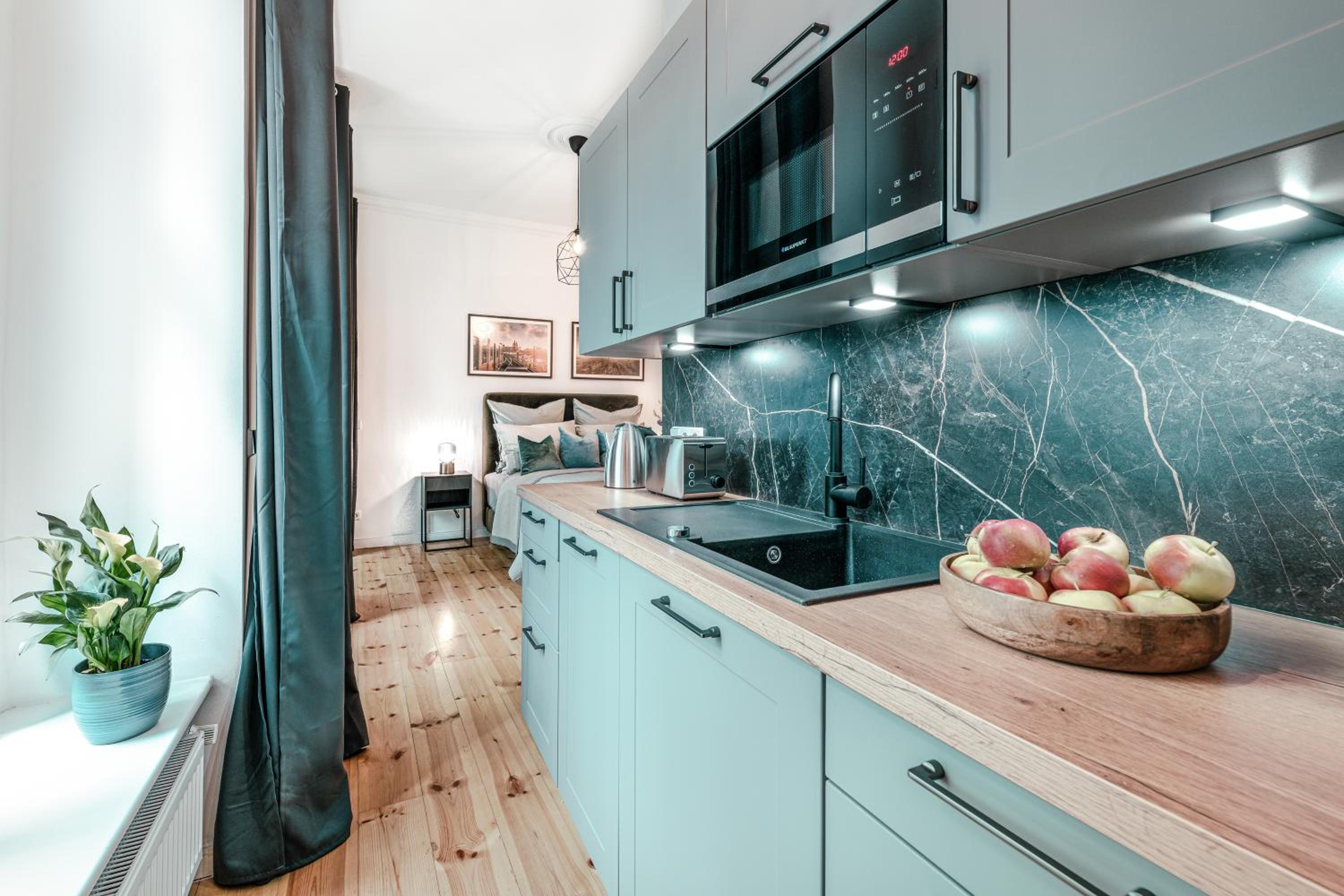 The Malmöer, modern 1 BR on 40m2, own backyard garden-terrace, quite & relaxed, however central in Prenzlauer Berg