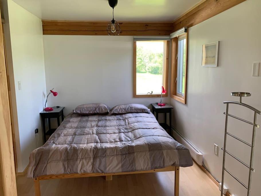 Tranquil private get away cottage in the woods