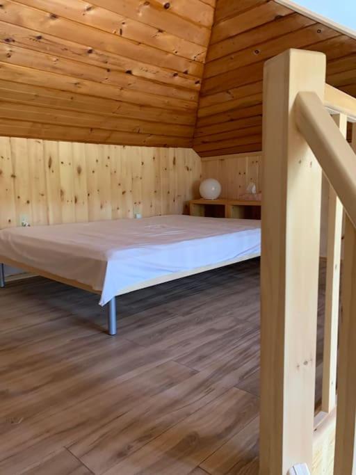 Tranquil private get away cottage in the woods