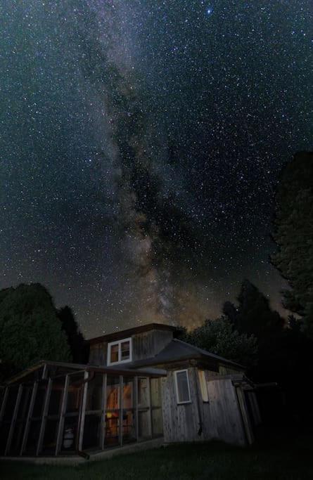 Tranquil private get away cottage in the woods