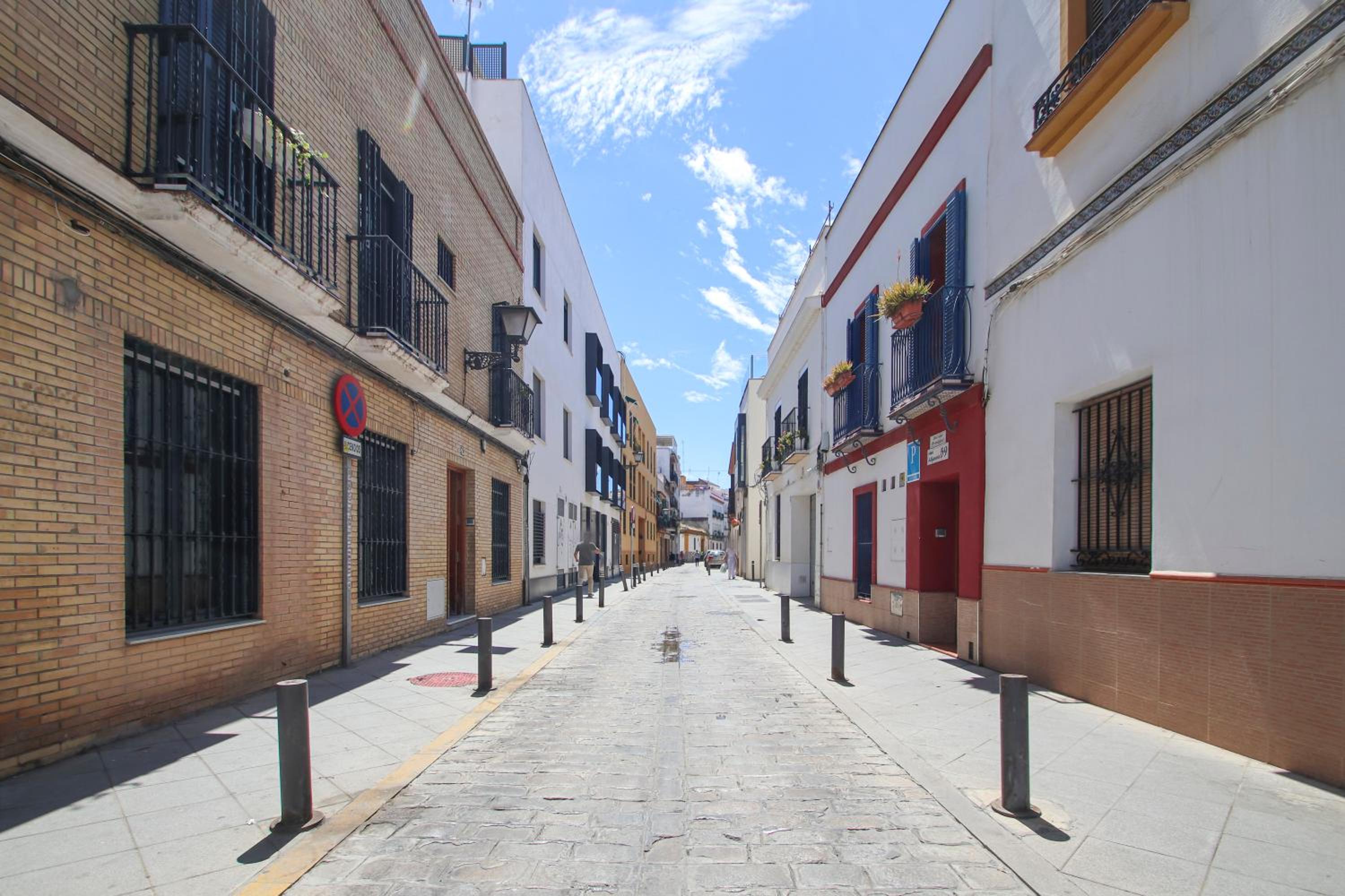 Spacious 2 bedroom apt in the heart of Triana view 2