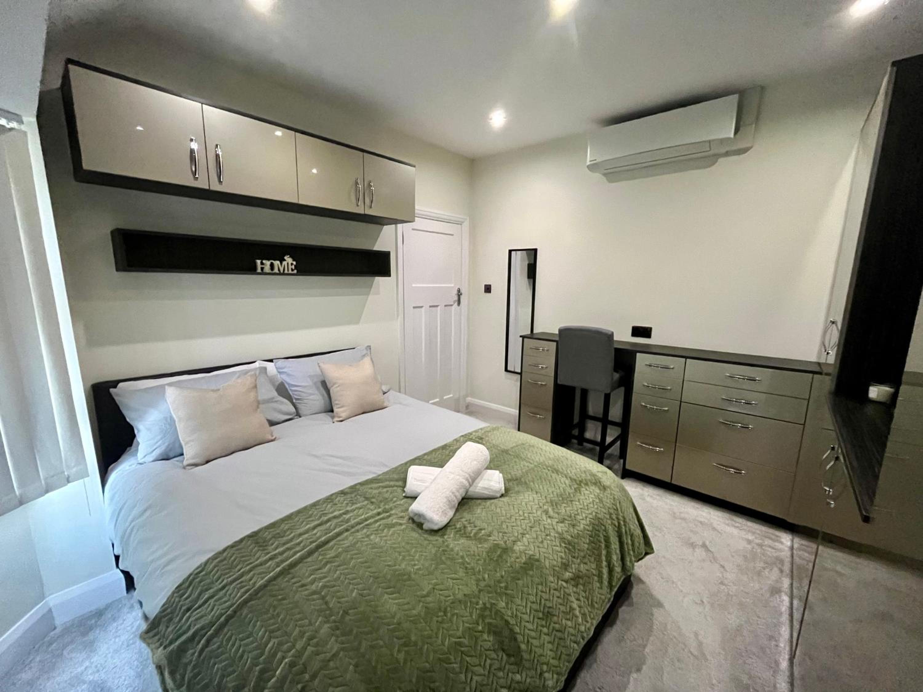 Detached Home with Aircon, Patio, BBQ, Pool Table & Table Tennis view 4