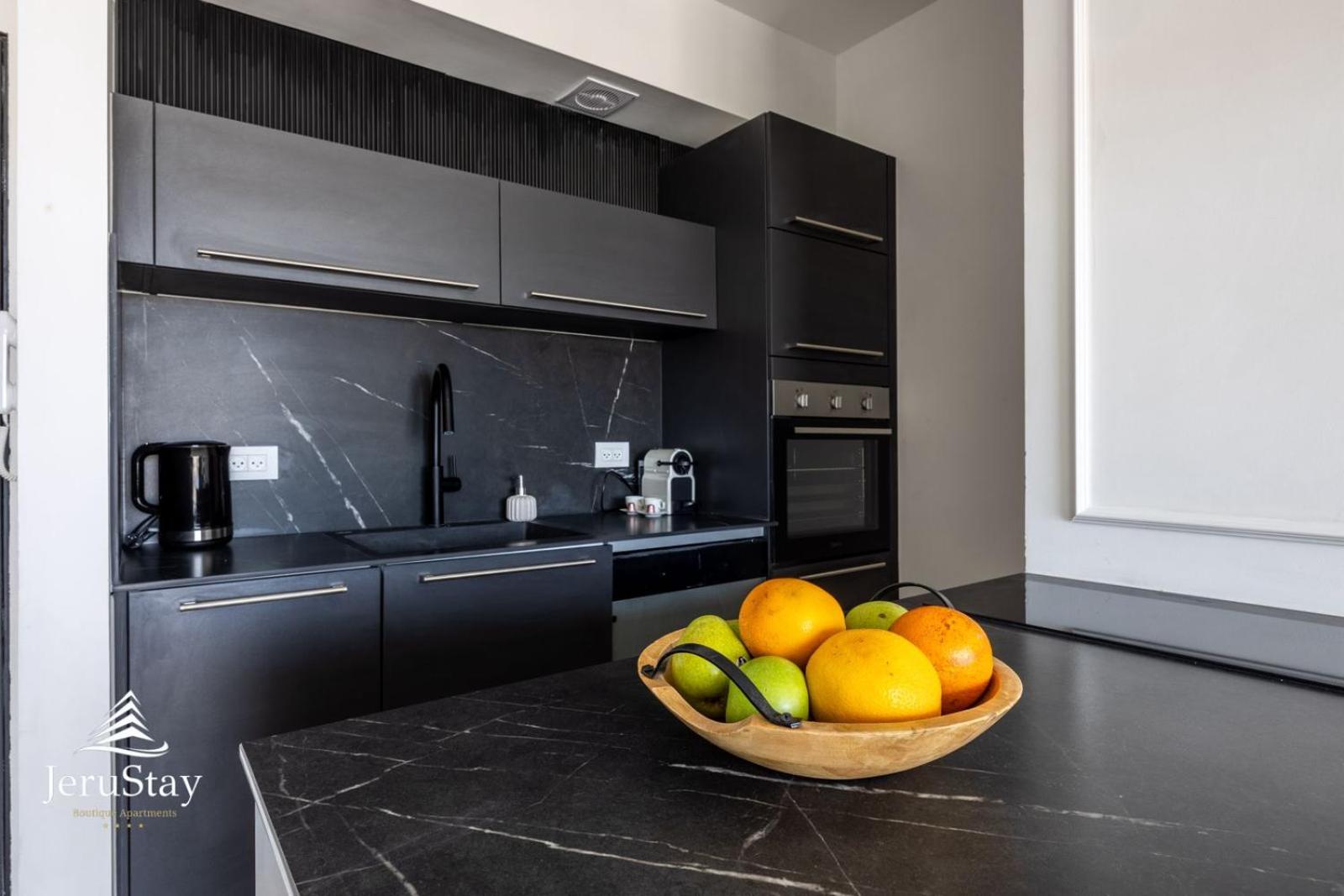 Jerusalem City Centre - Savion View Boutique Apartment view 2
