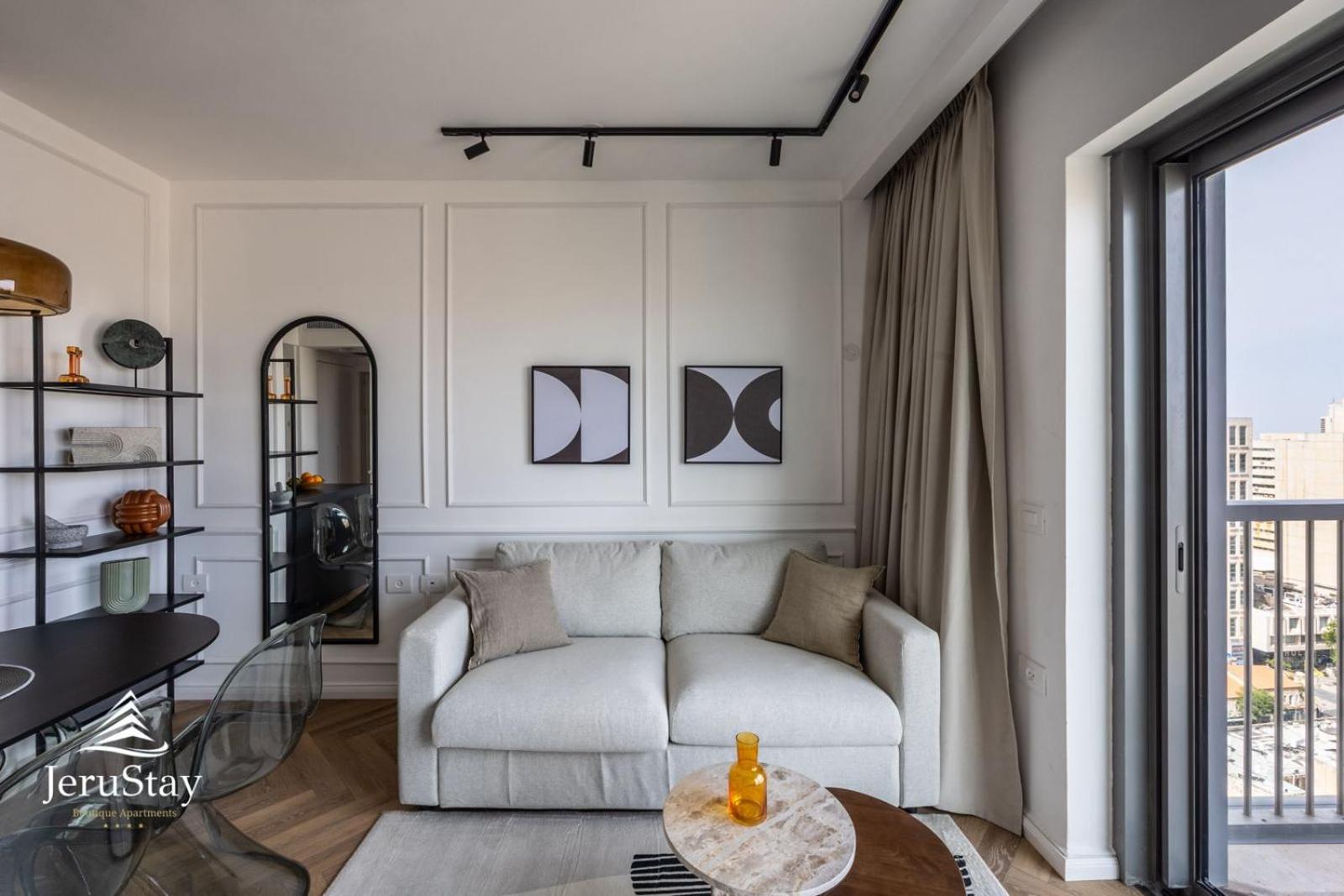 Jerusalem City Centre - Savion View Boutique Apartment view 3
