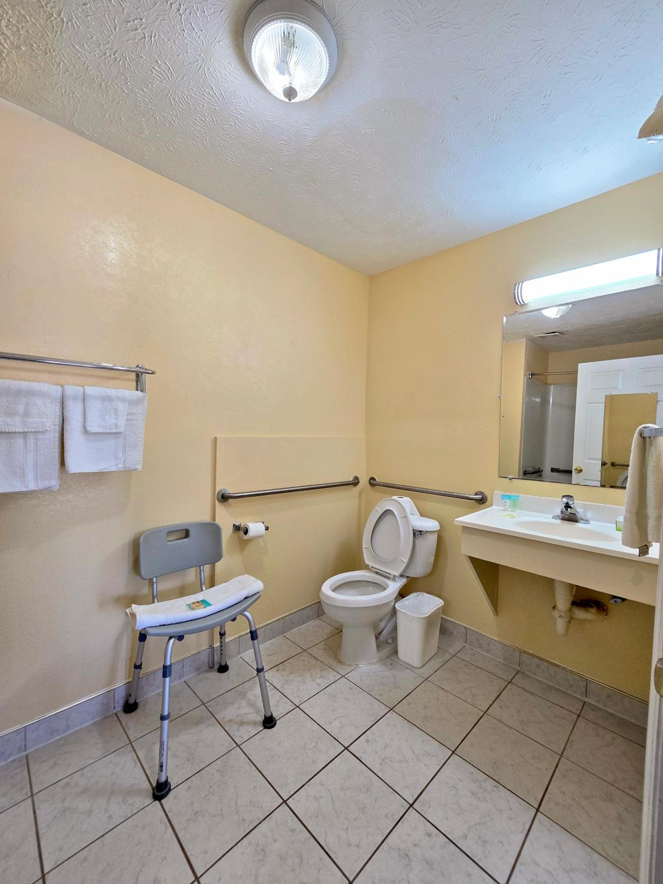 Garden Inn and Suites near Callaway Gardens Pine Mountain - Property Image 3