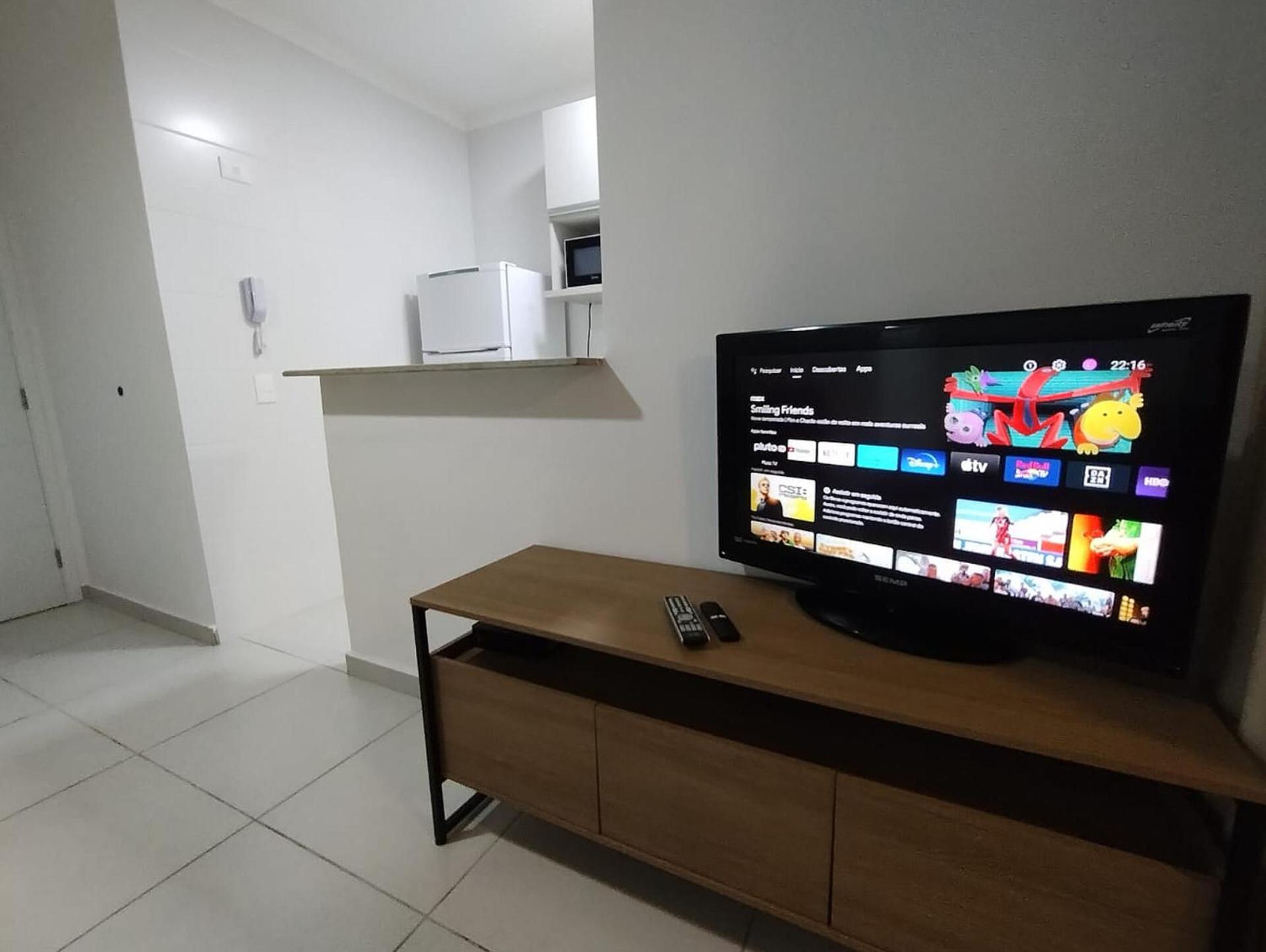 Apartamento na Praia da Guilhermina com Ar Condicionado, Estacionamento Gratuito e WiFi