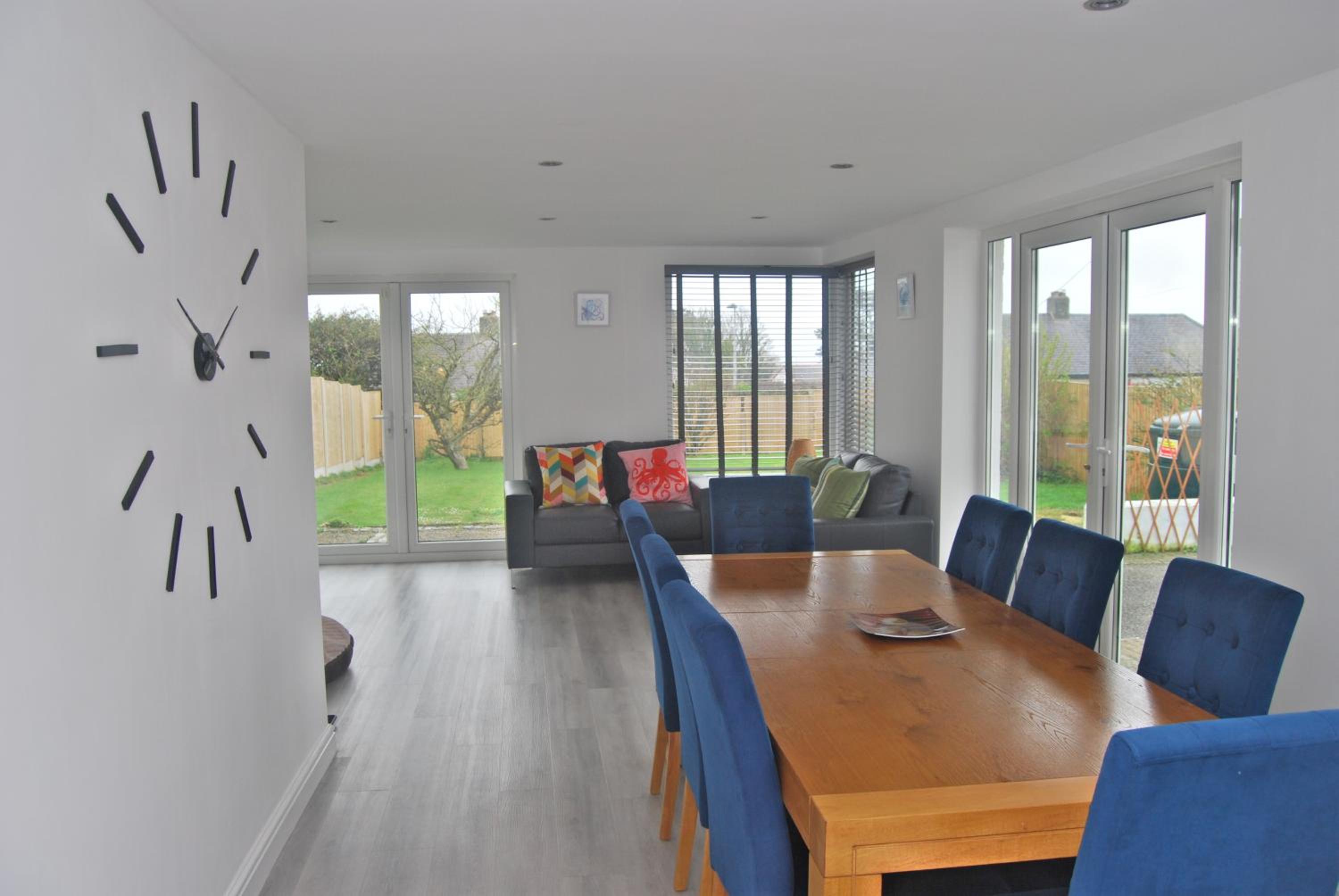CartrefNumber64 - dog-friendly bungalow, 2 reception rooms view 2