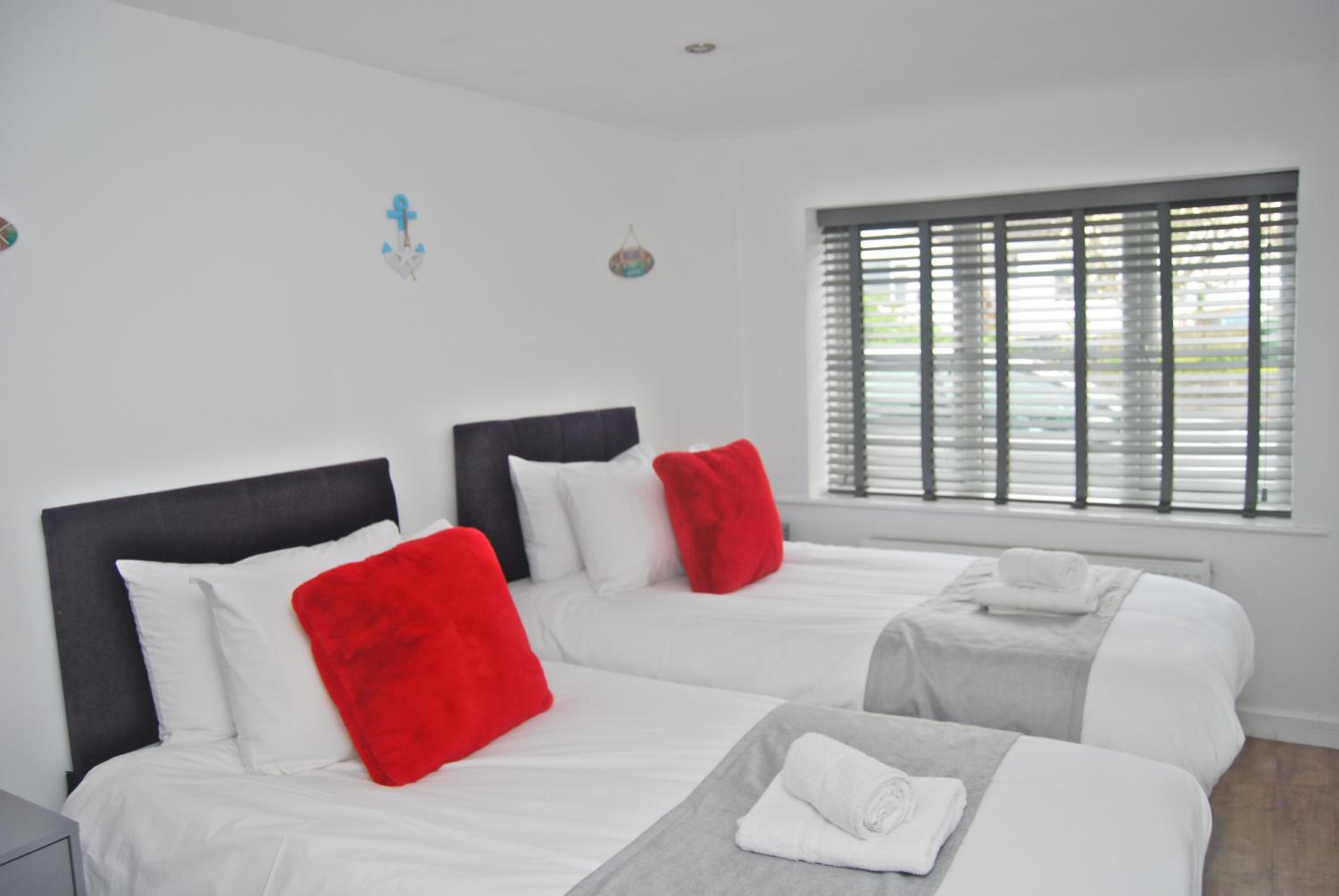 CartrefNumber64 - dog-friendly bungalow, 2 reception rooms view 5