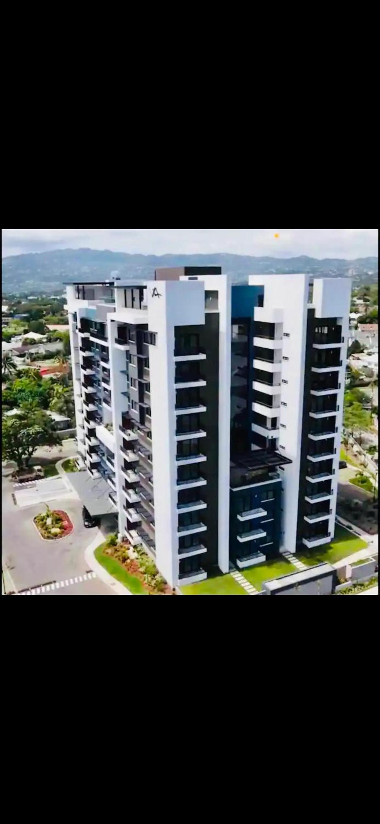 2Bed Apartment - Pool Garden Parking