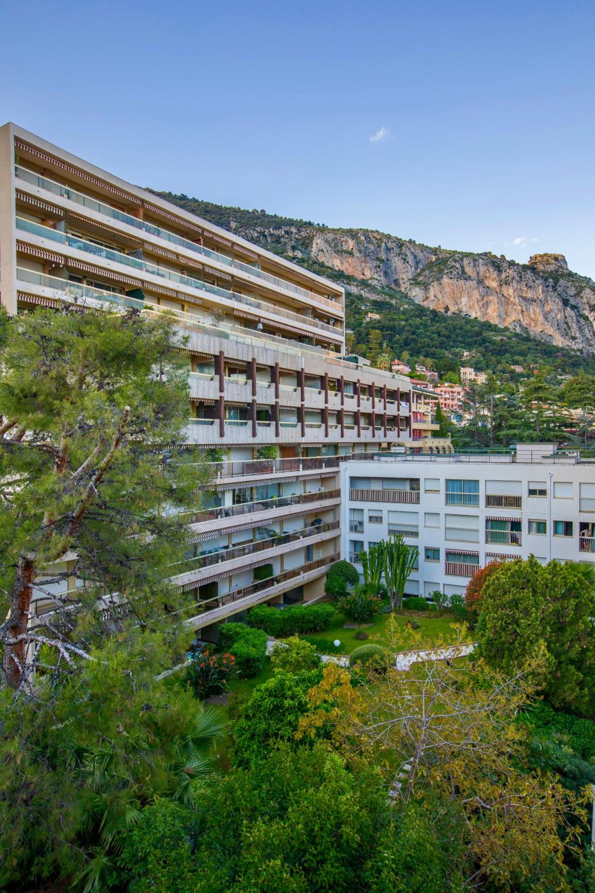 Studio Menton vue mer proche plage et gare