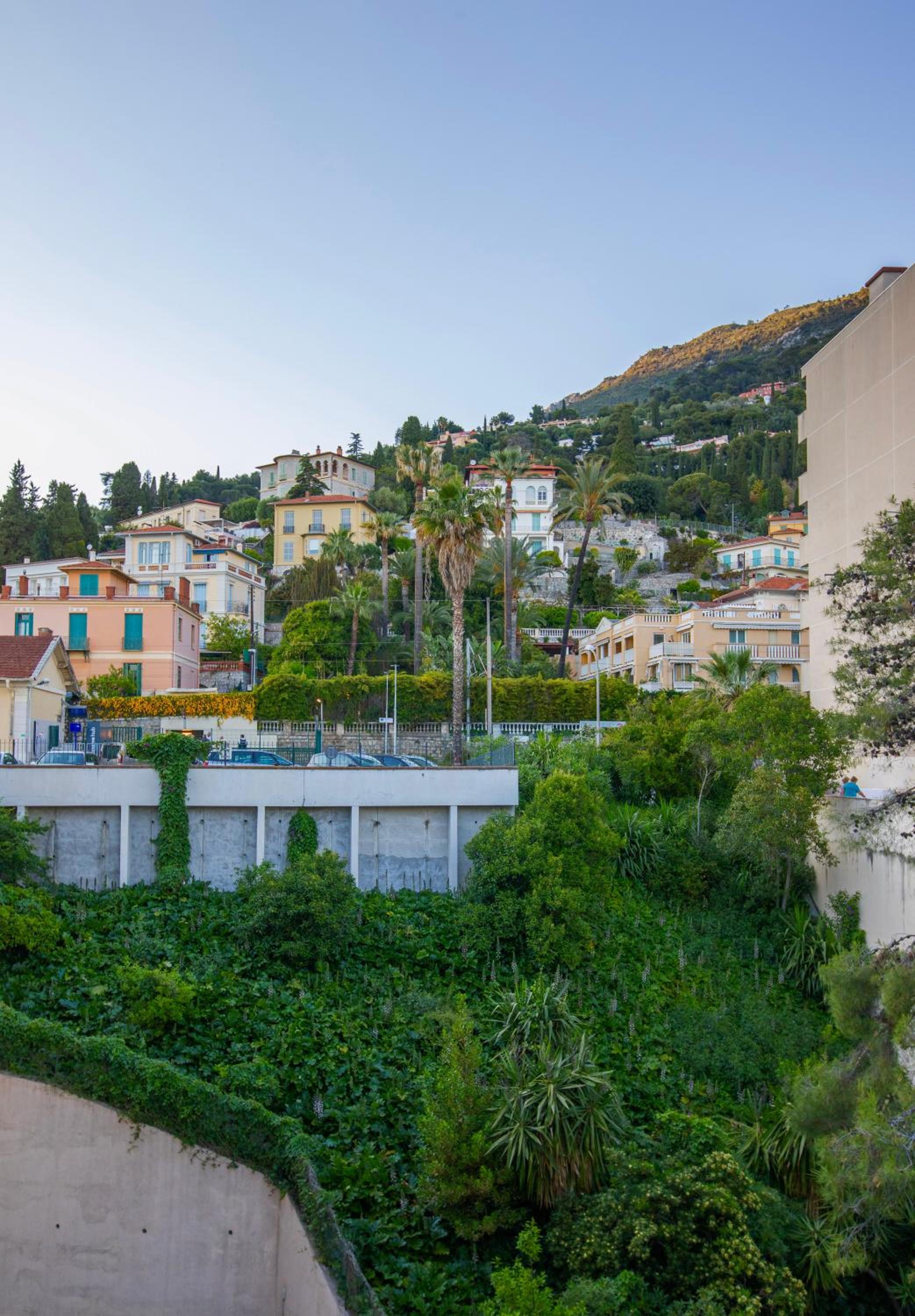 Studio Menton vue mer proche plage et gare