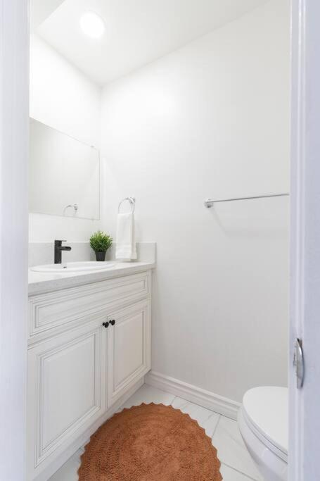 Modern 2BR Condo with King Bed & Balcony near LA view 5