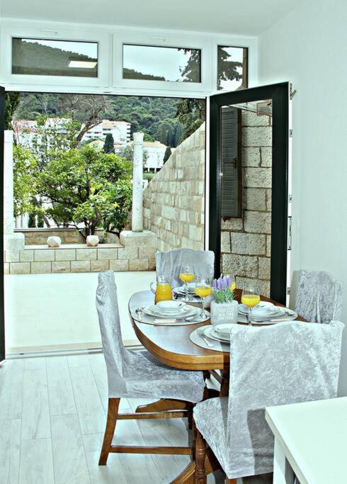 Beachfront Dubrovnik Villa
