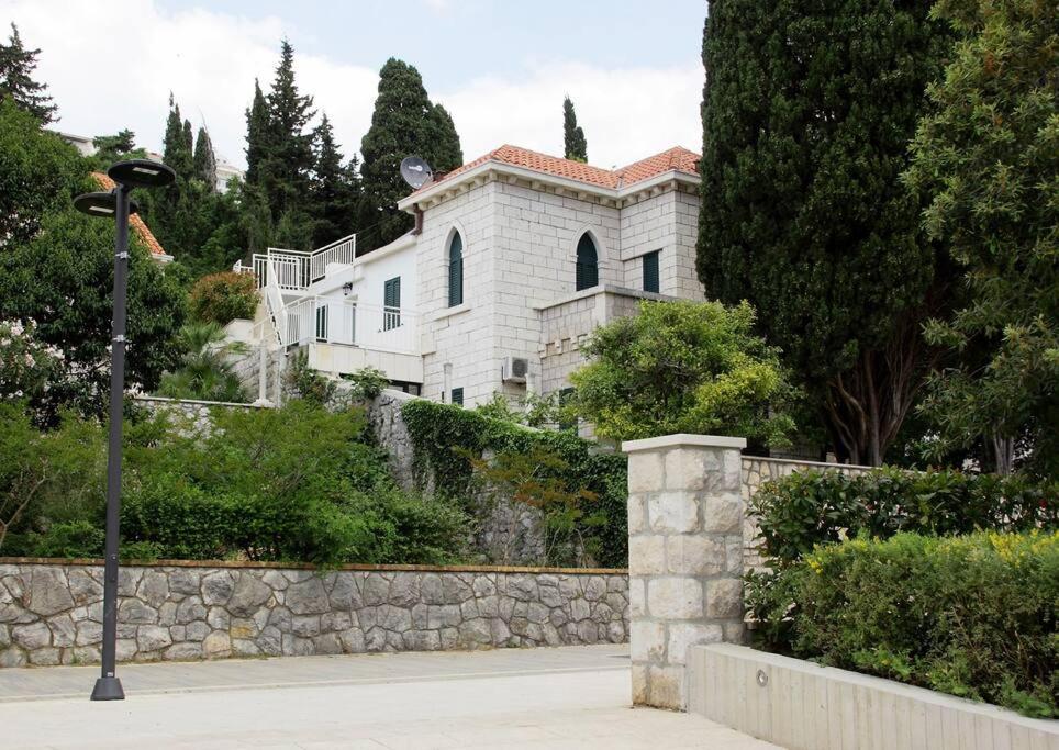 Beachfront Dubrovnik Villa