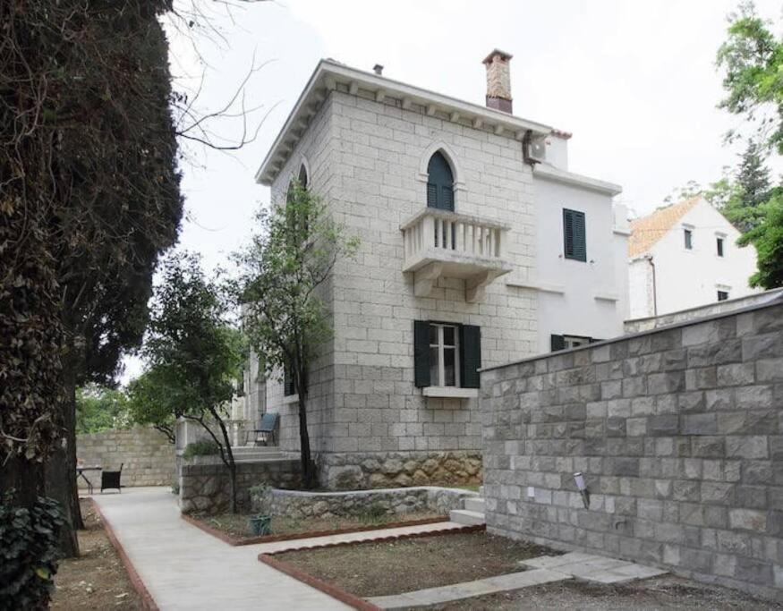 Beachfront Dubrovnik Villa