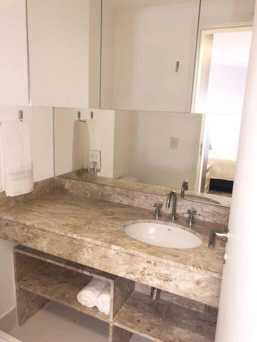 1014 - Em frente ao Hosp. Albert Eisntein e Estádio do Morumbi