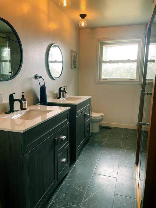 Exclusive Waterfront Cottage