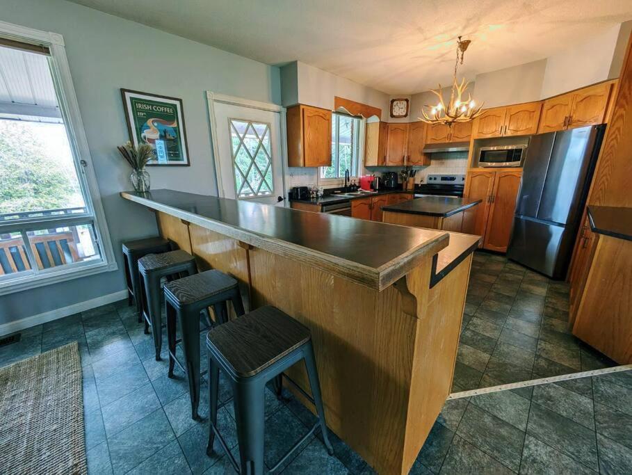 Exclusive Waterfront Cottage