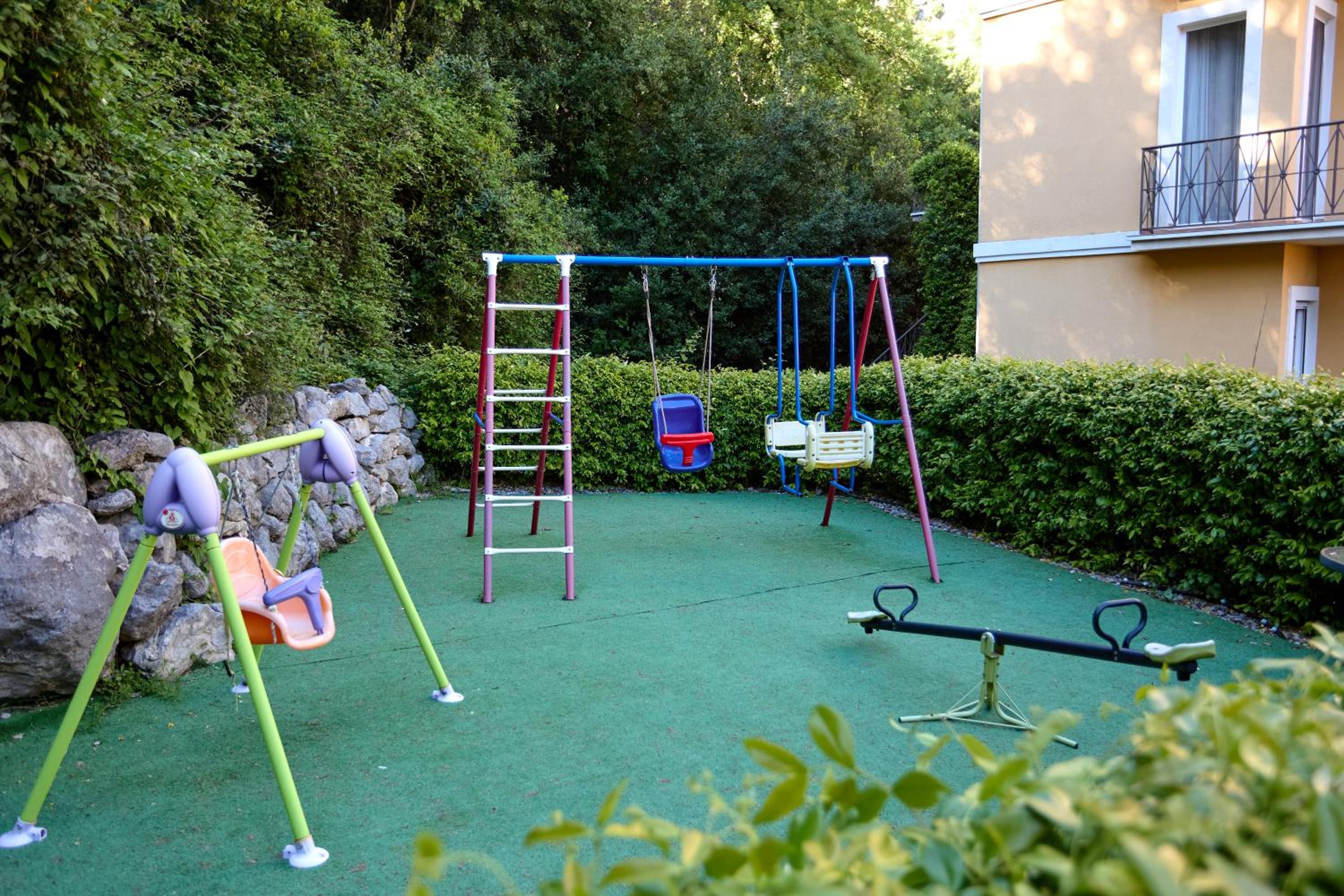 GREEN HILL Aparts with POOL & SCENIC VIEW photo 4