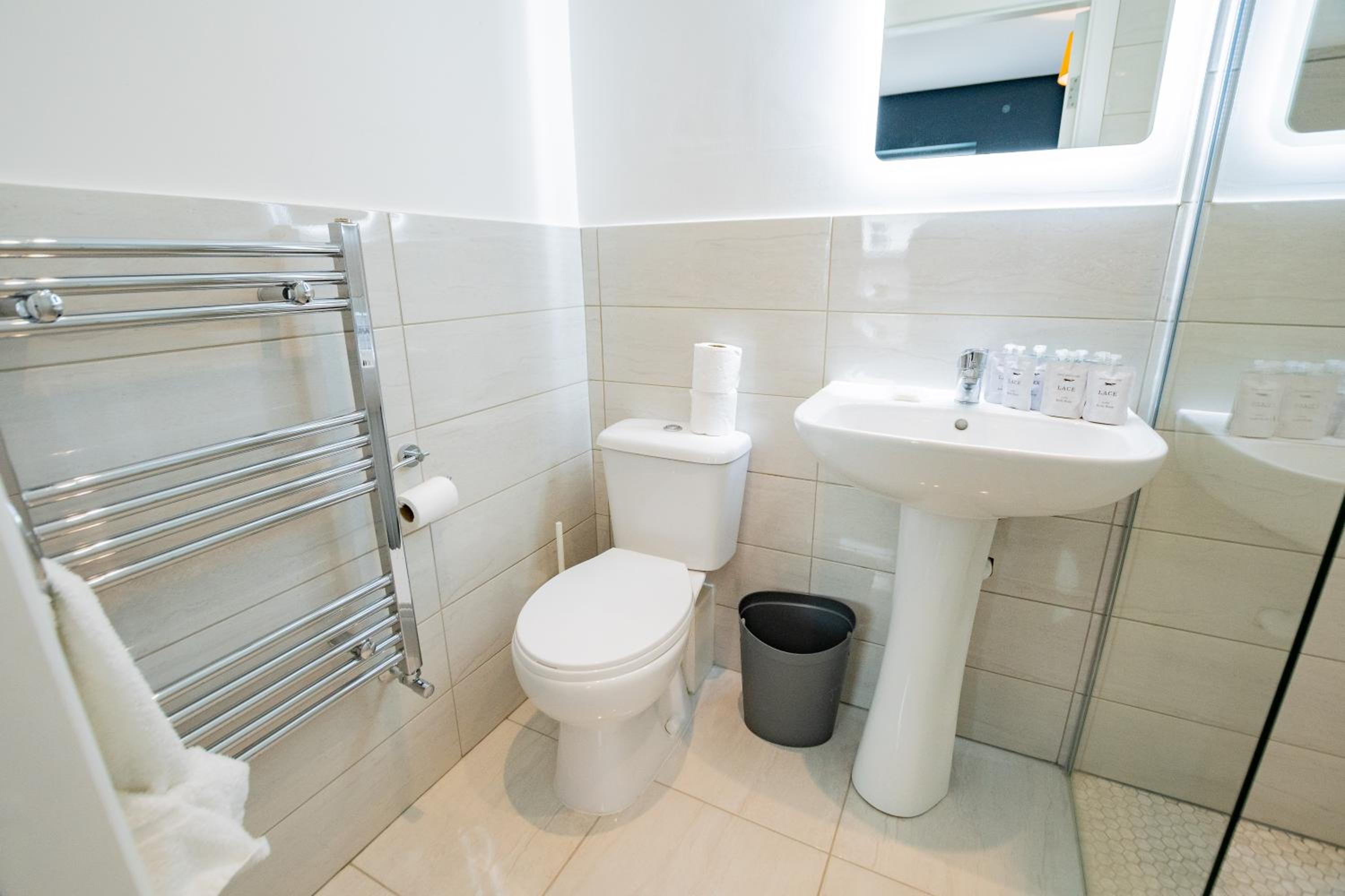 The Large Group House -Sleeps 21