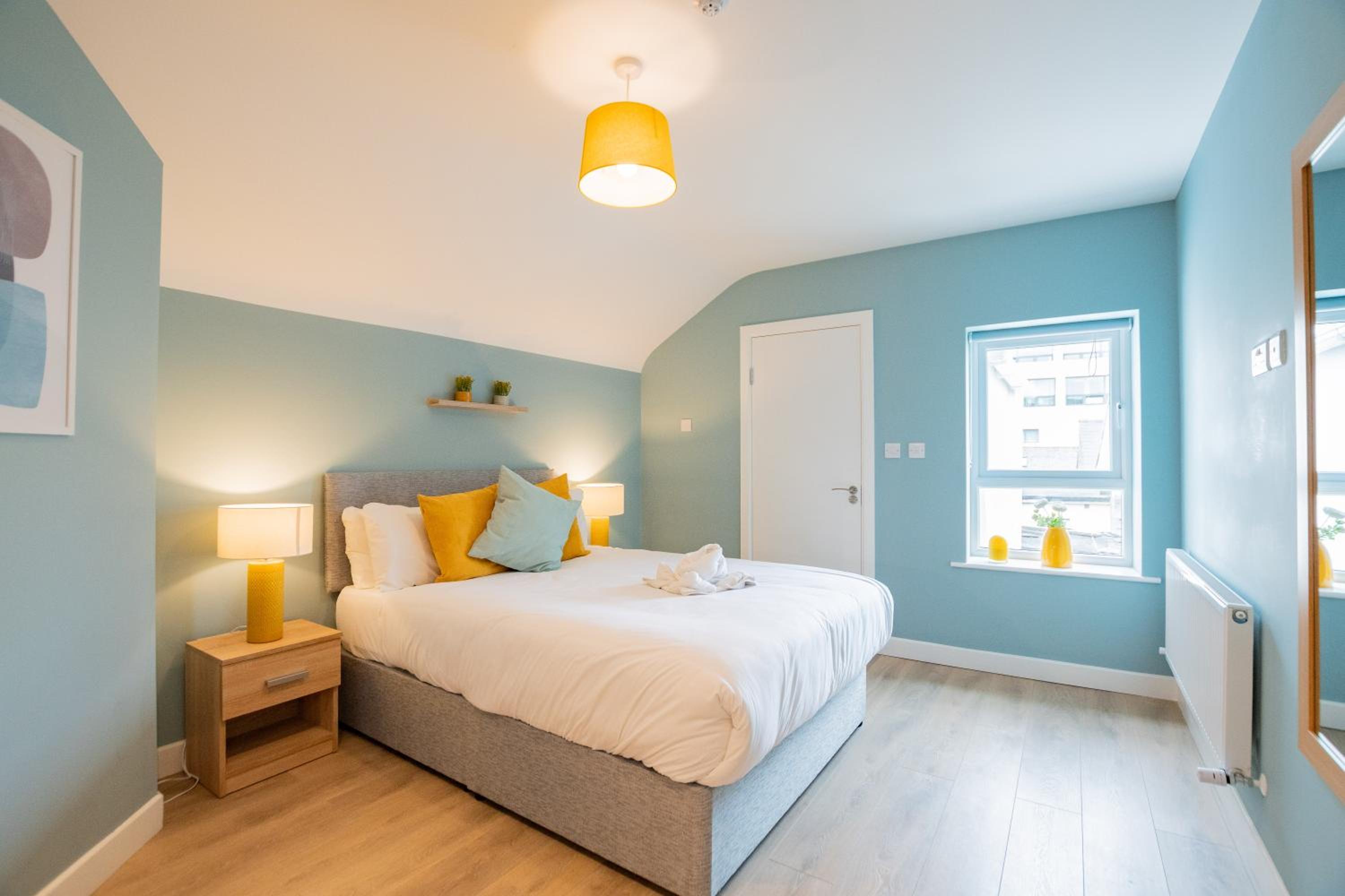 The Large Group House -Sleeps 21