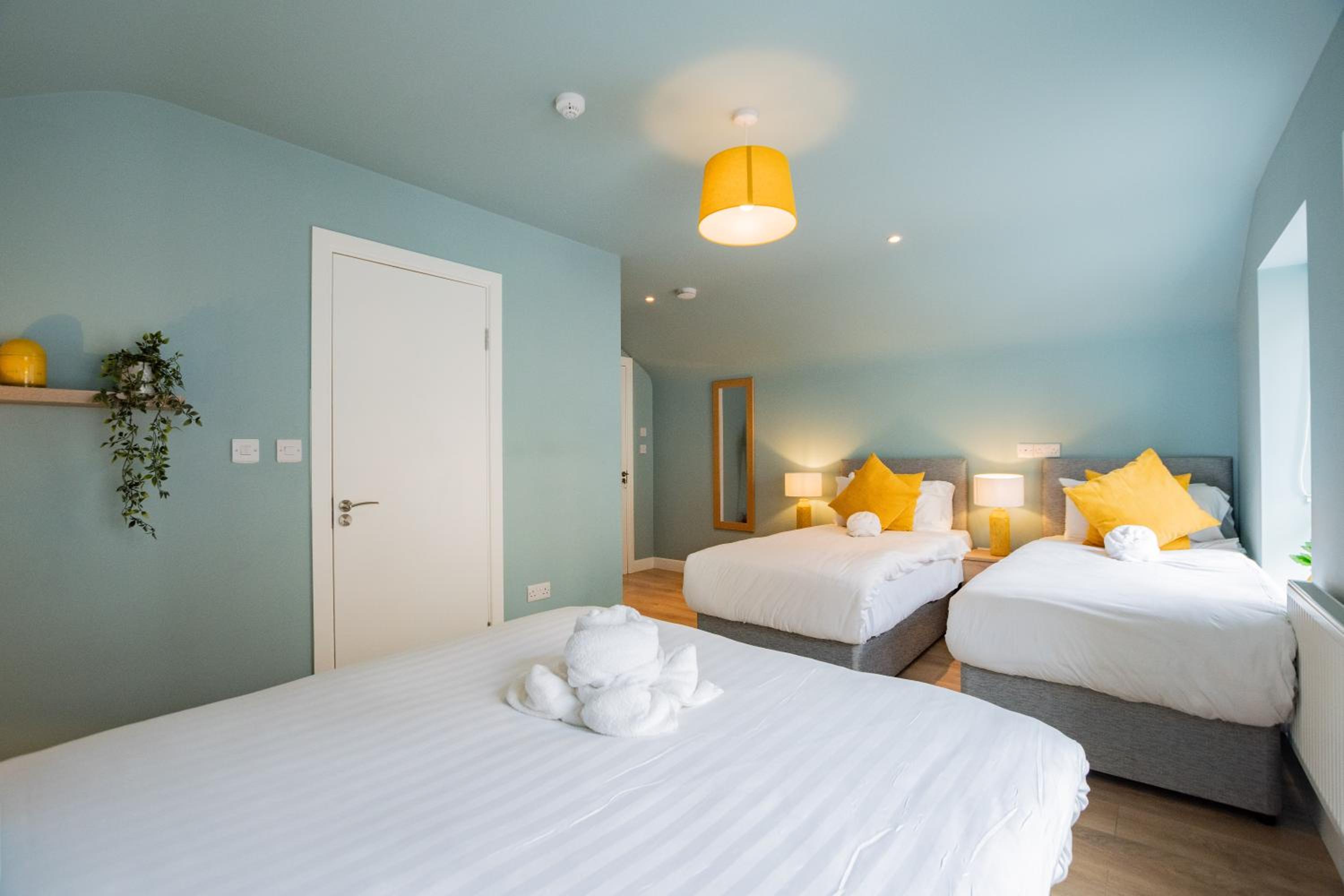 The Large Group House -Sleeps 21