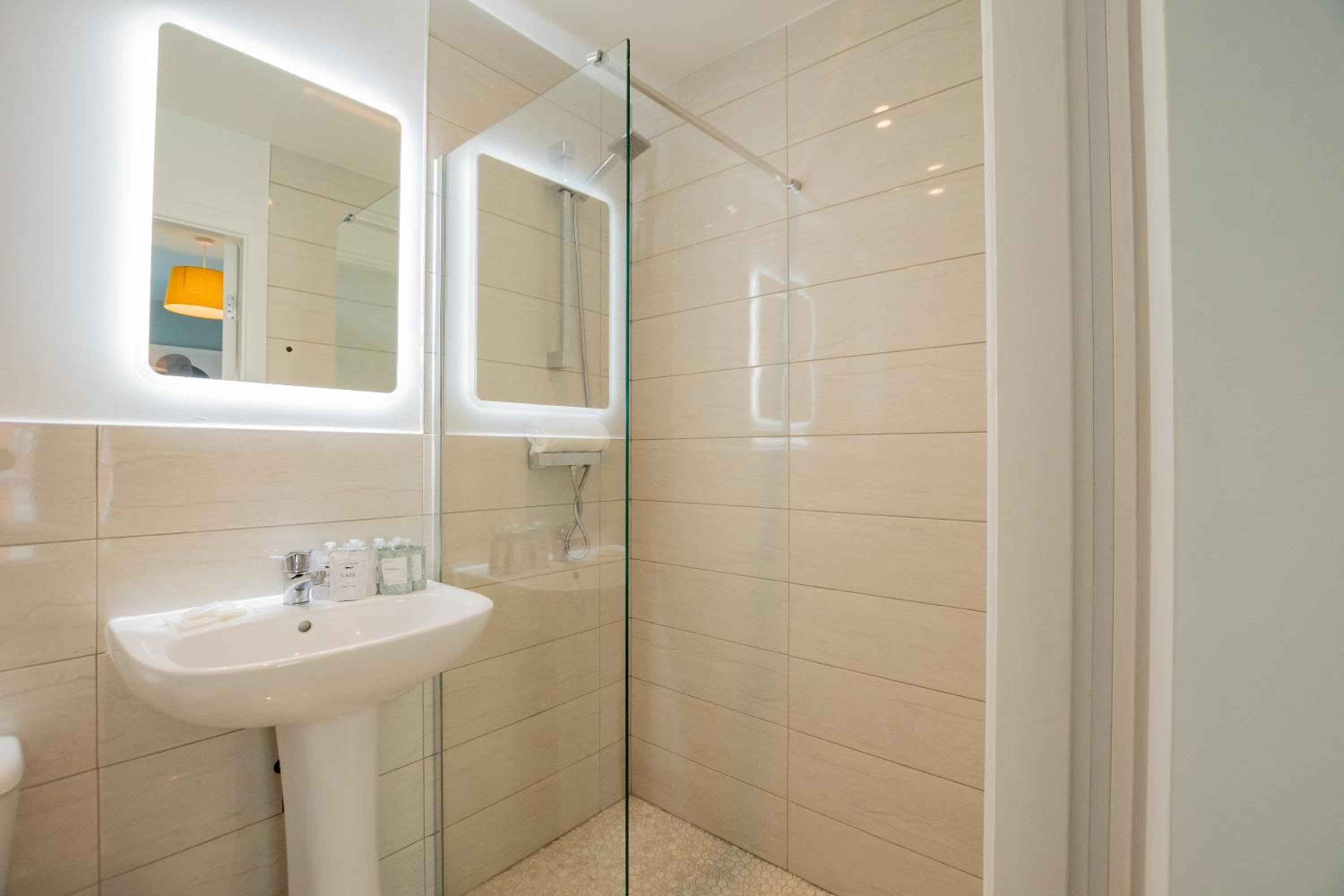 The Large Group House -Sleeps 21