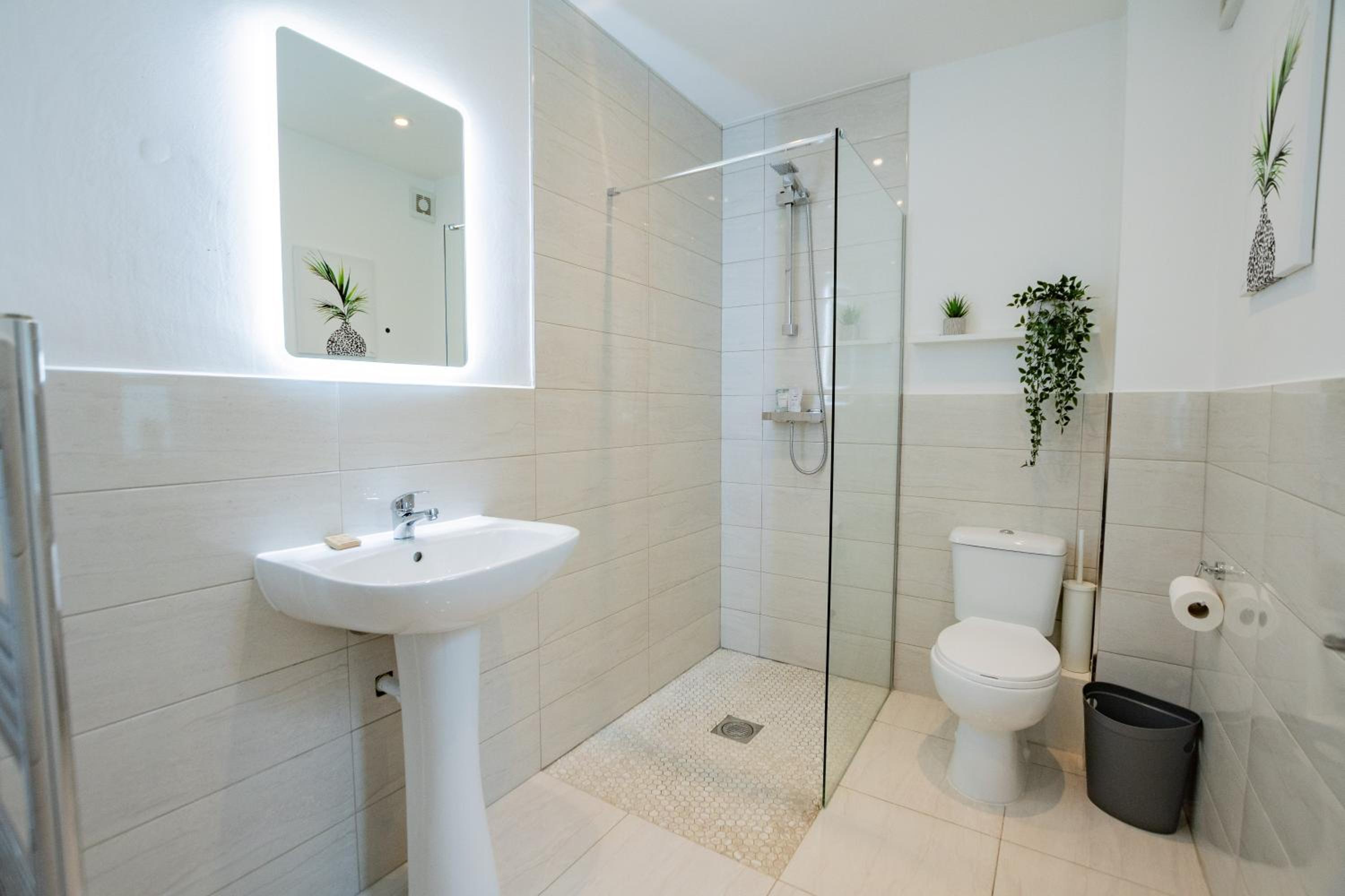 The Large Group House -Sleeps 21