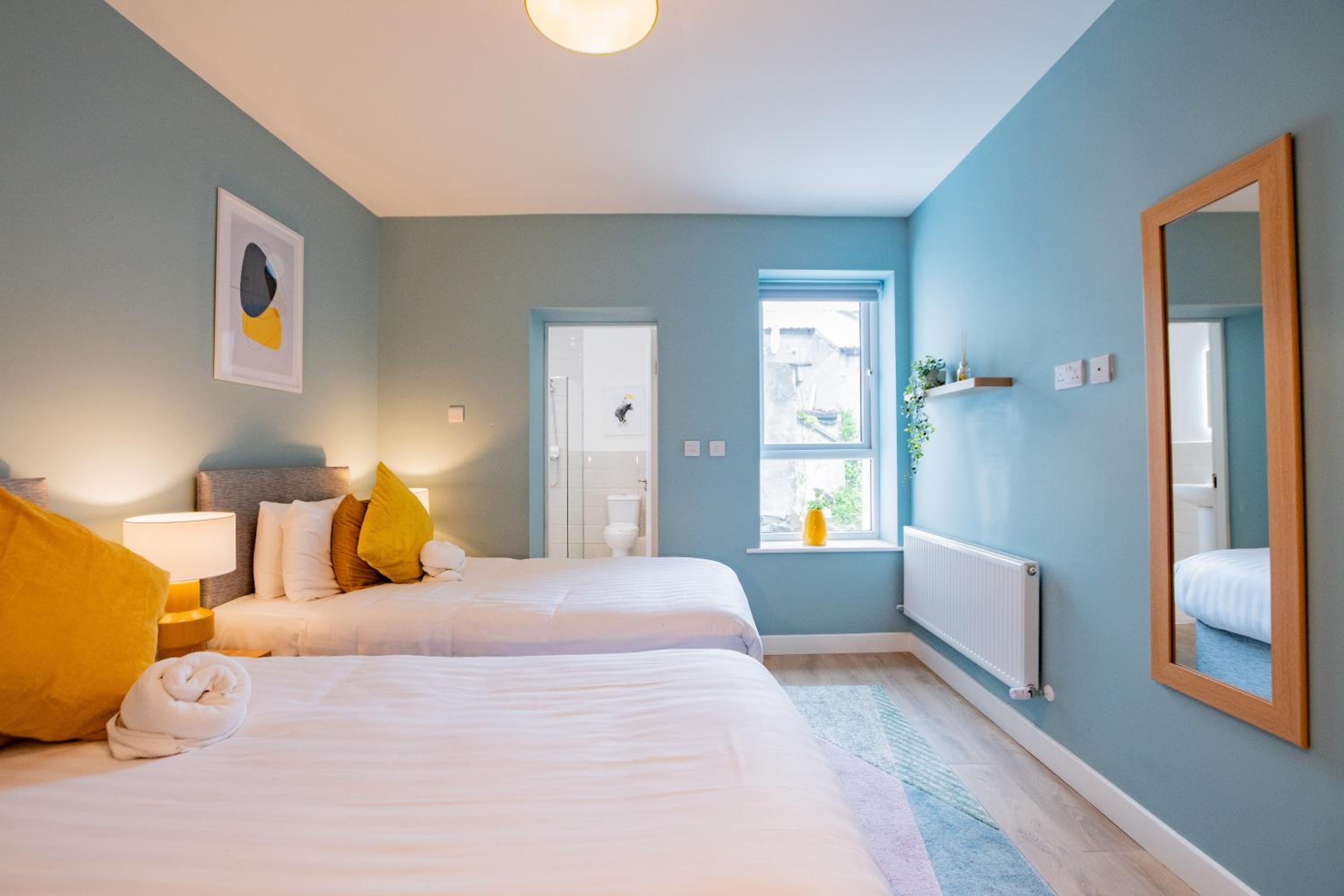The Large Group House -Sleeps 21