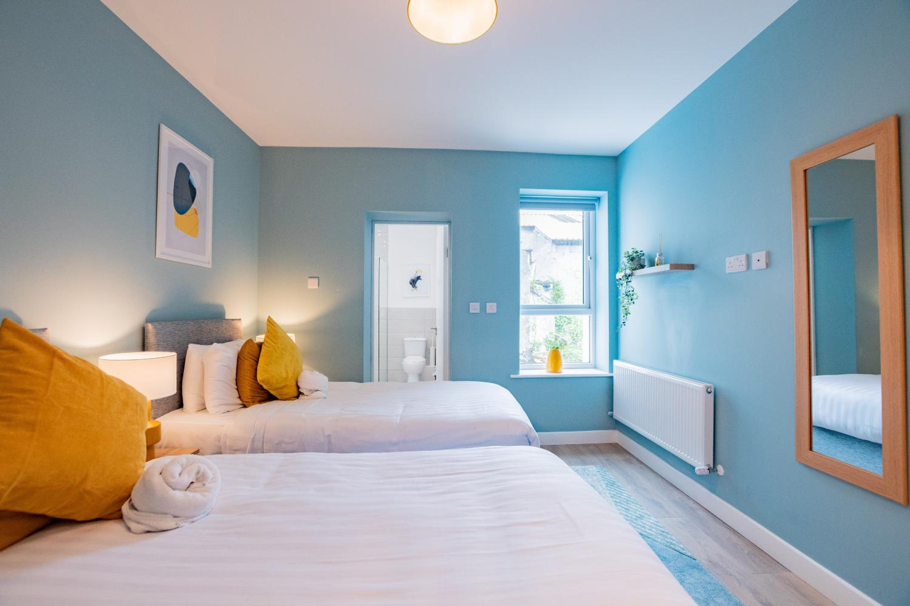 The Large Group House -Sleeps 21