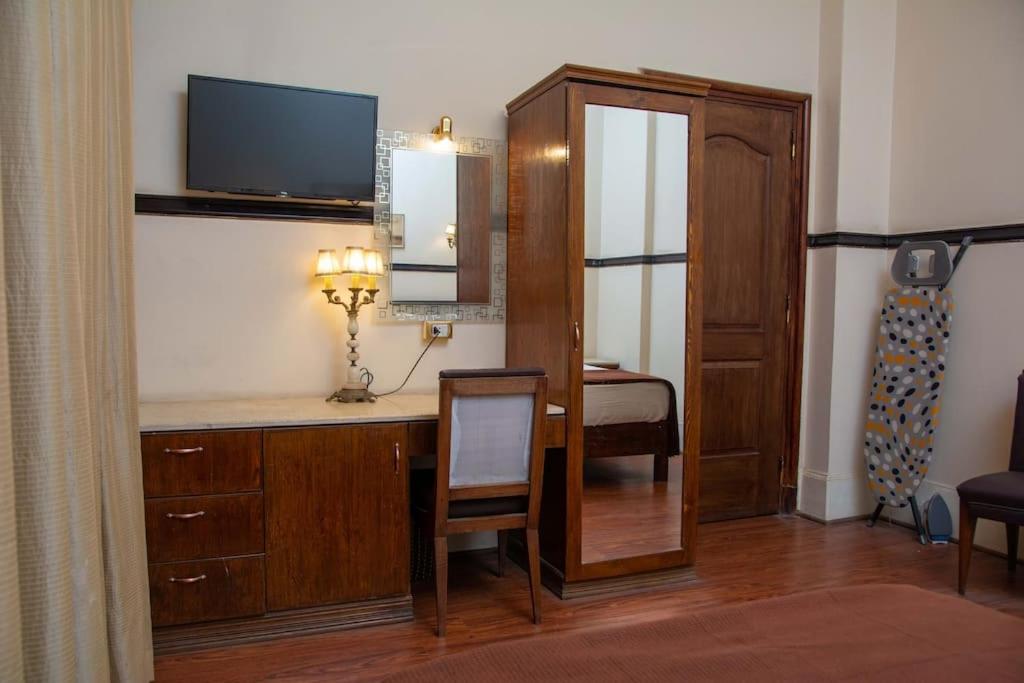 hotel room