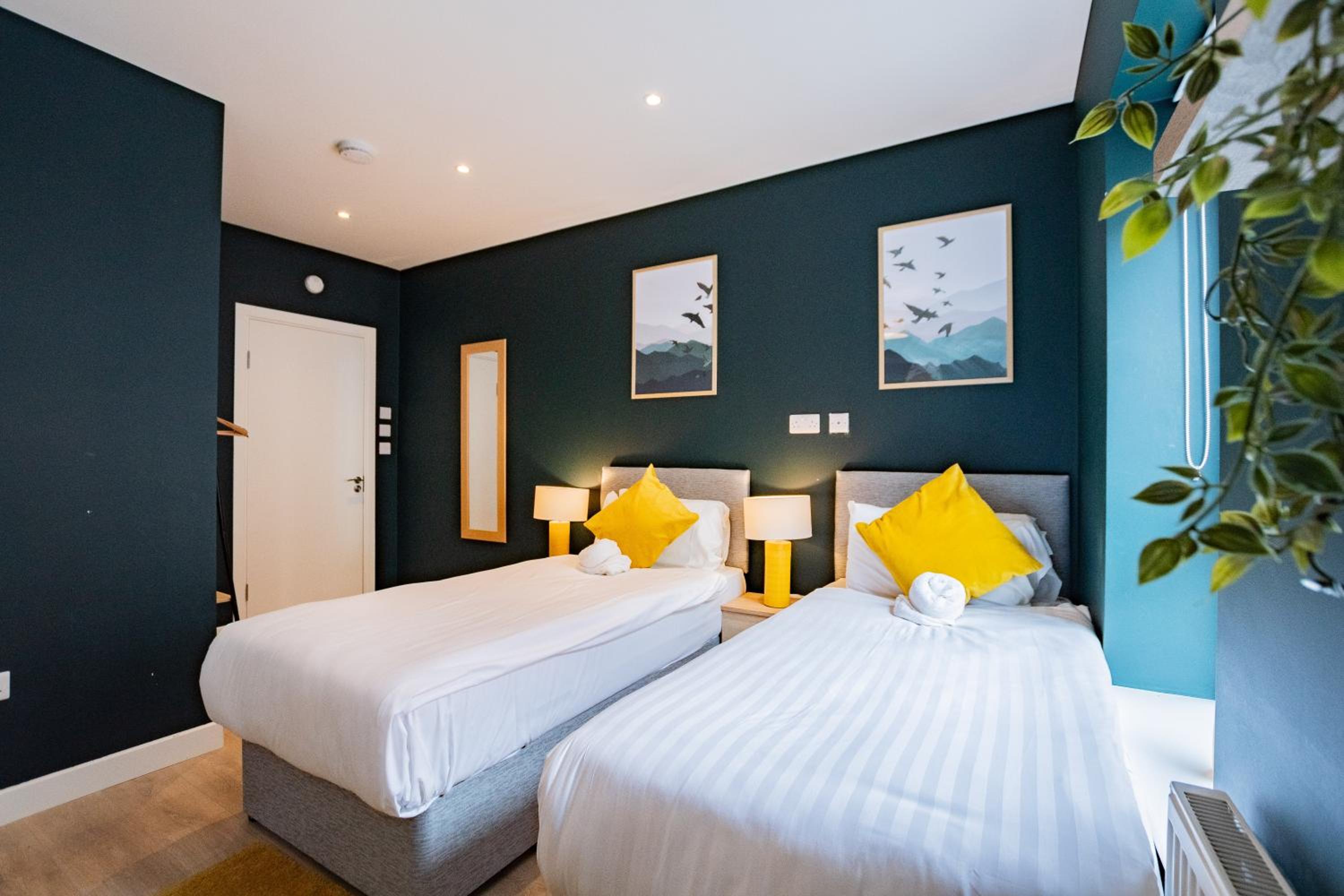 The Large Group House -Sleeps 21