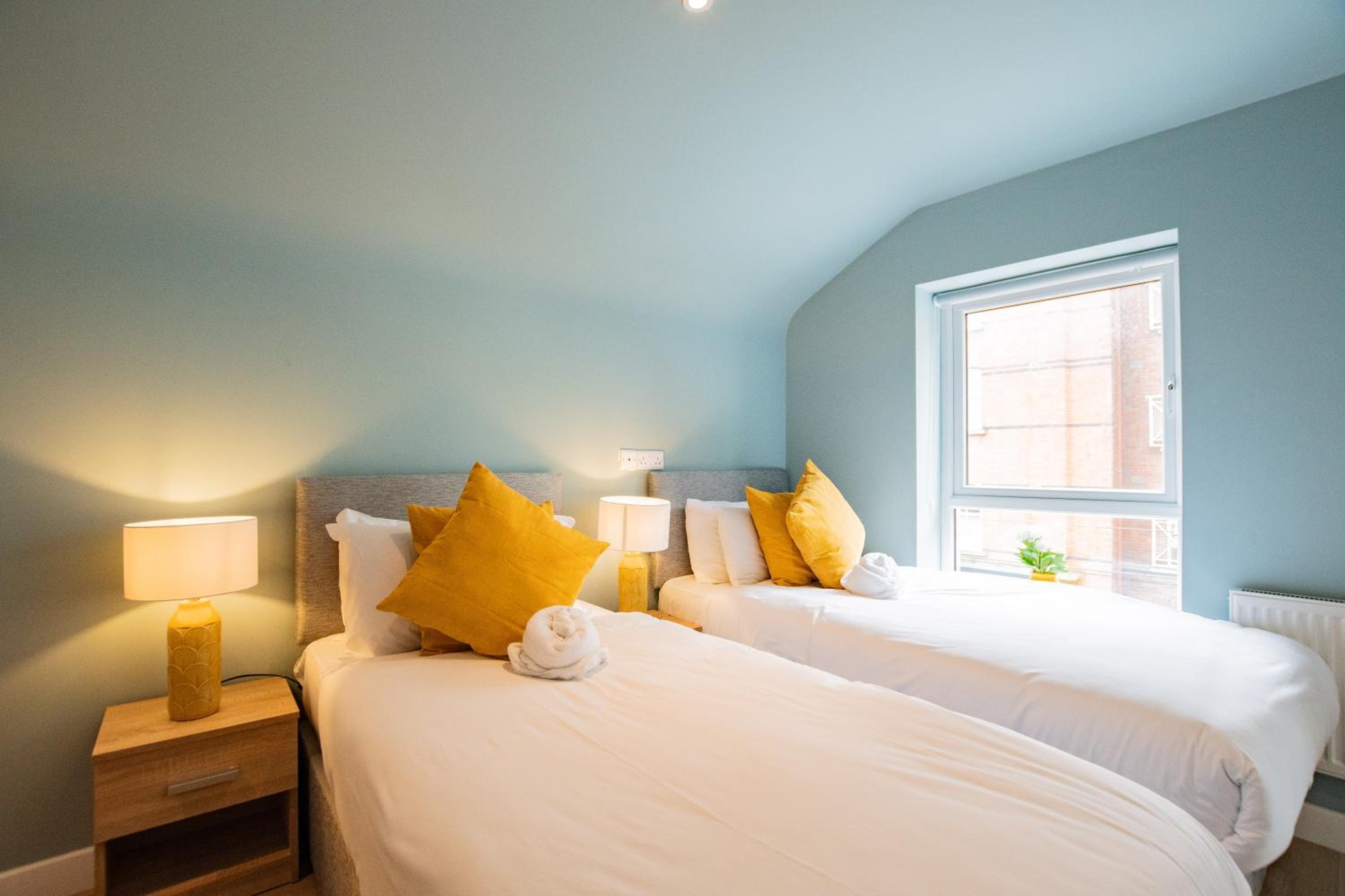 The Large Group House -Sleeps 21