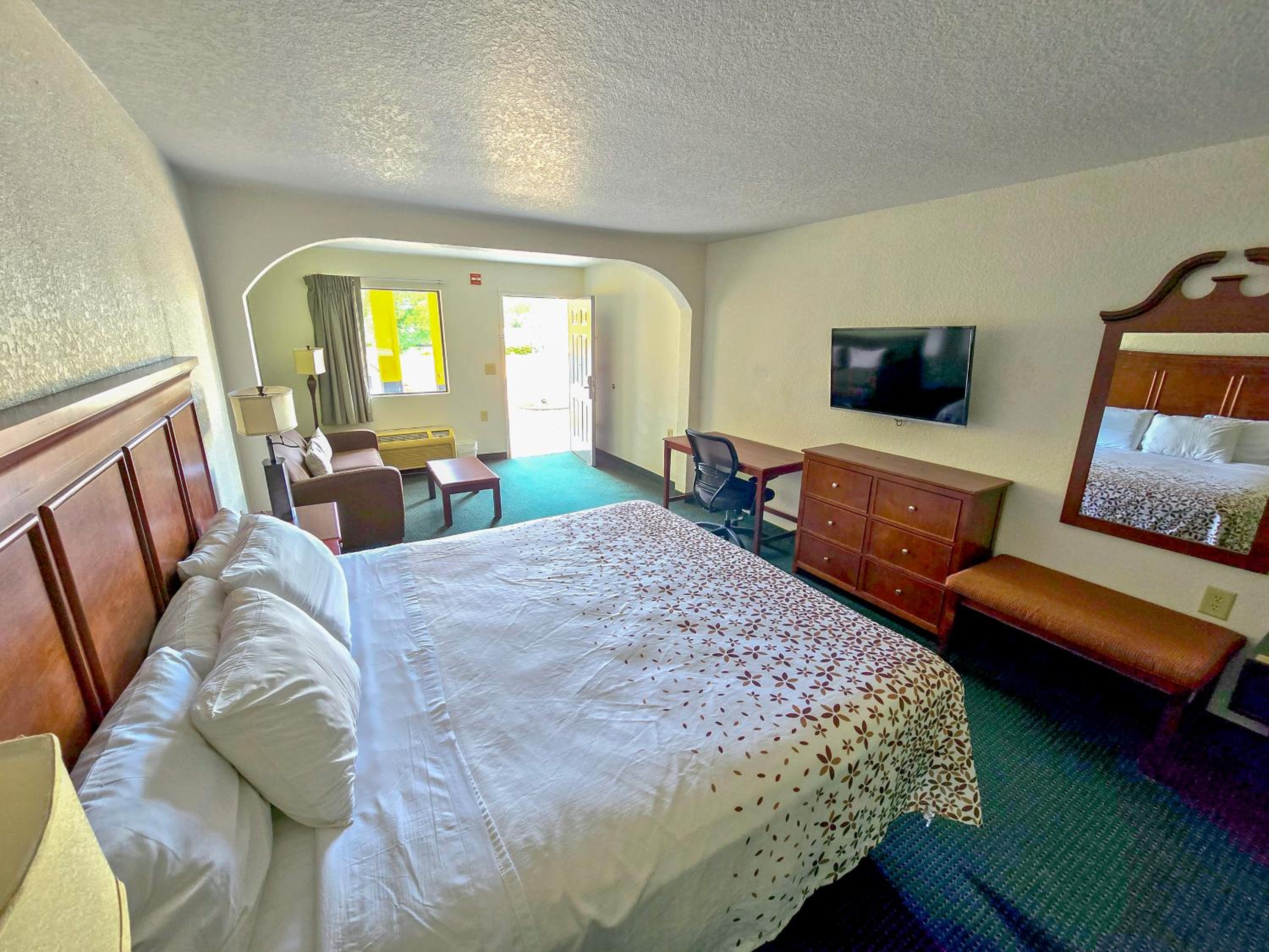 Garden Inn and Suites near Callaway Gardens Pine Mountain - Property Image 10