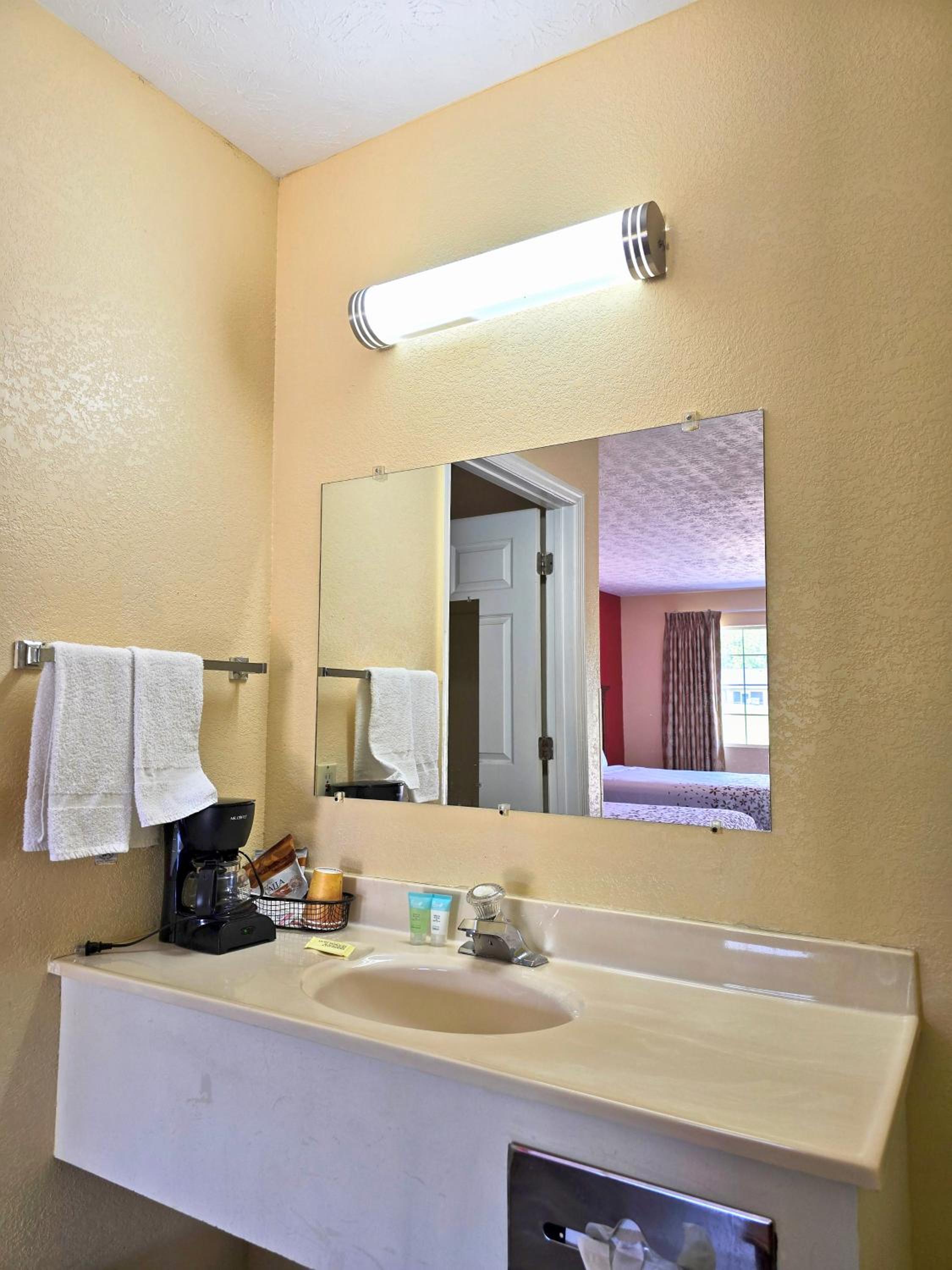 Garden Inn and Suites near Callaway Gardens Pine Mountain - Property Image 16