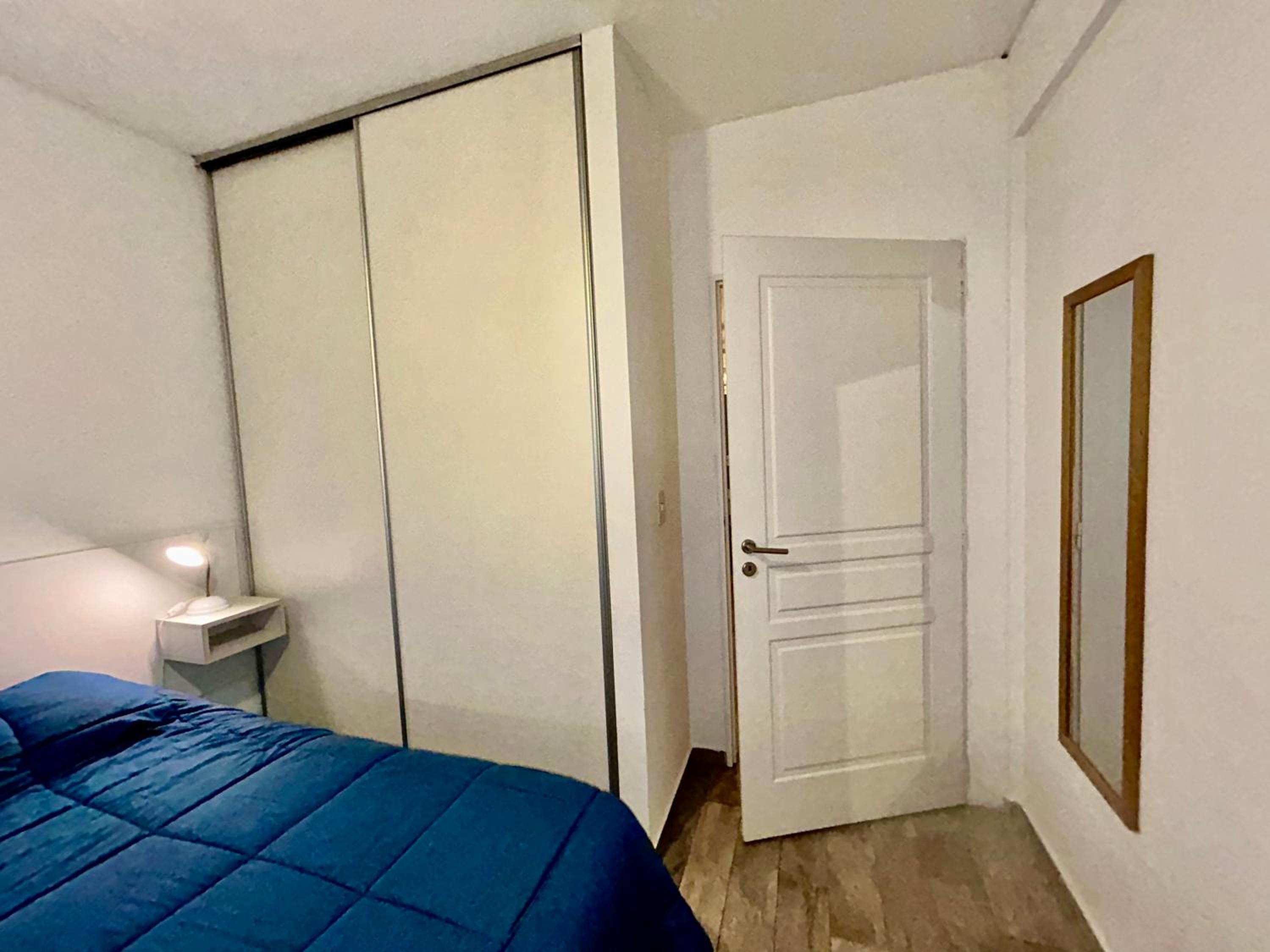 Cómodo, confortable 2 ambientes con balcón en Almagro a 100 metros del Hospital Italiamo Ubicado en calle tranquila