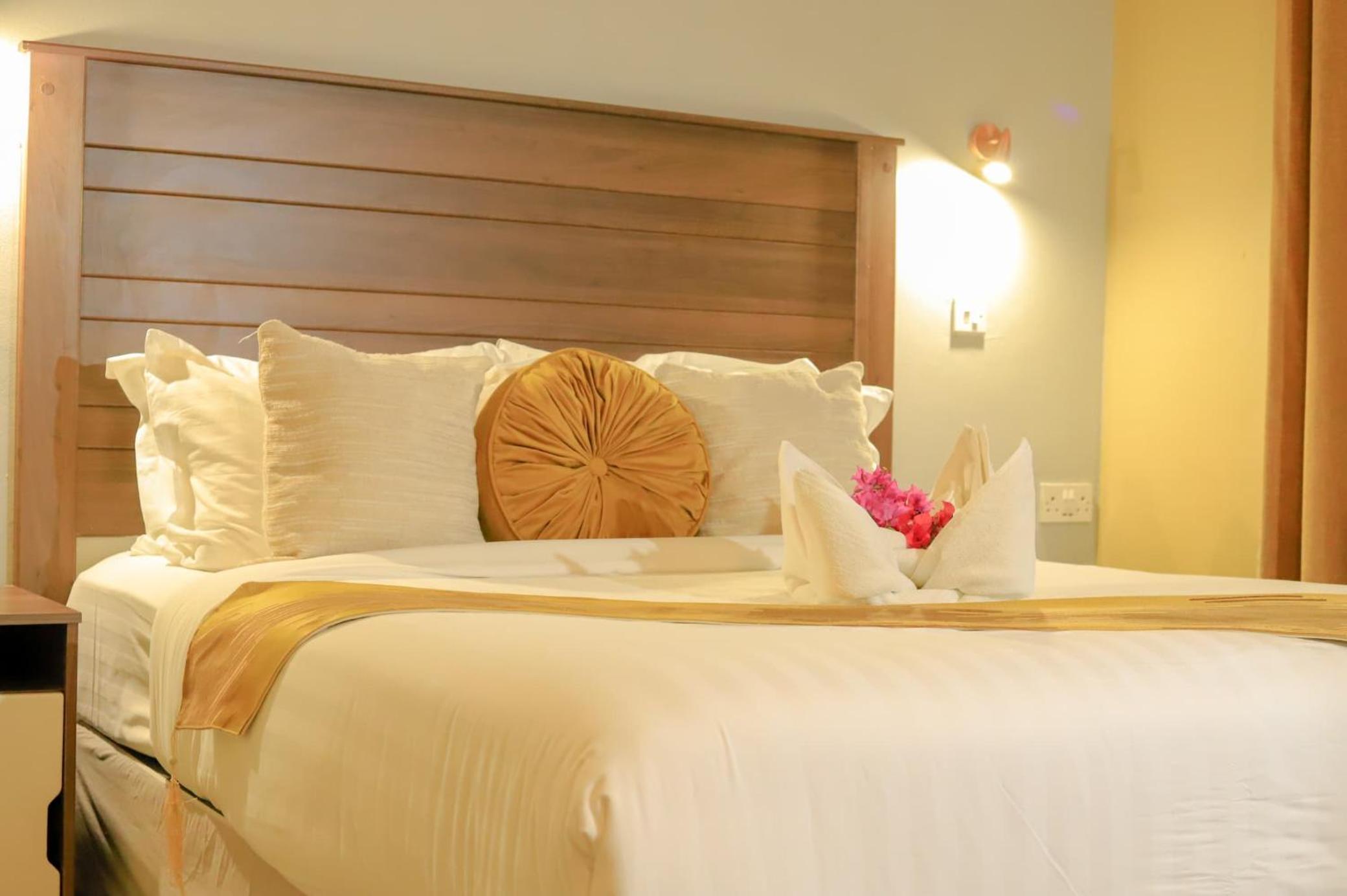 Etang Hotels