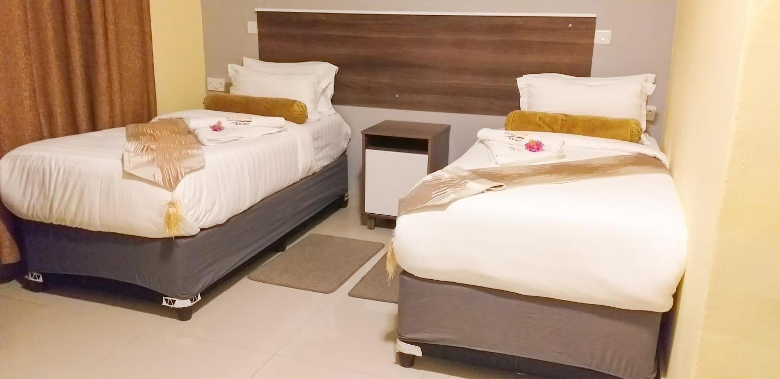 Etang Hotels