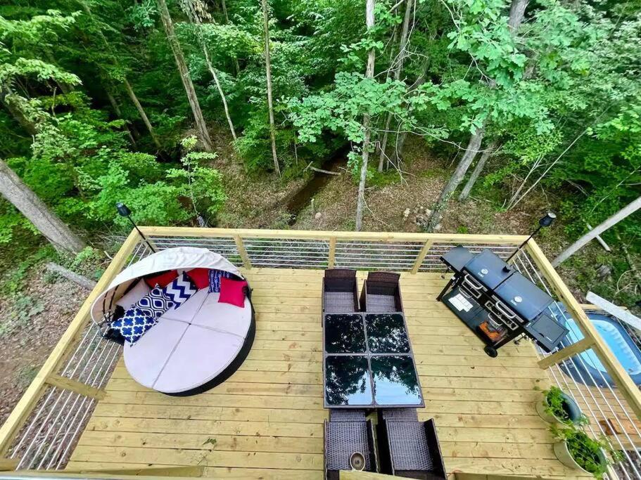 Romantic Cabin, Hot Tub, Lake Access, OutdoorLiving! - Property Image 6